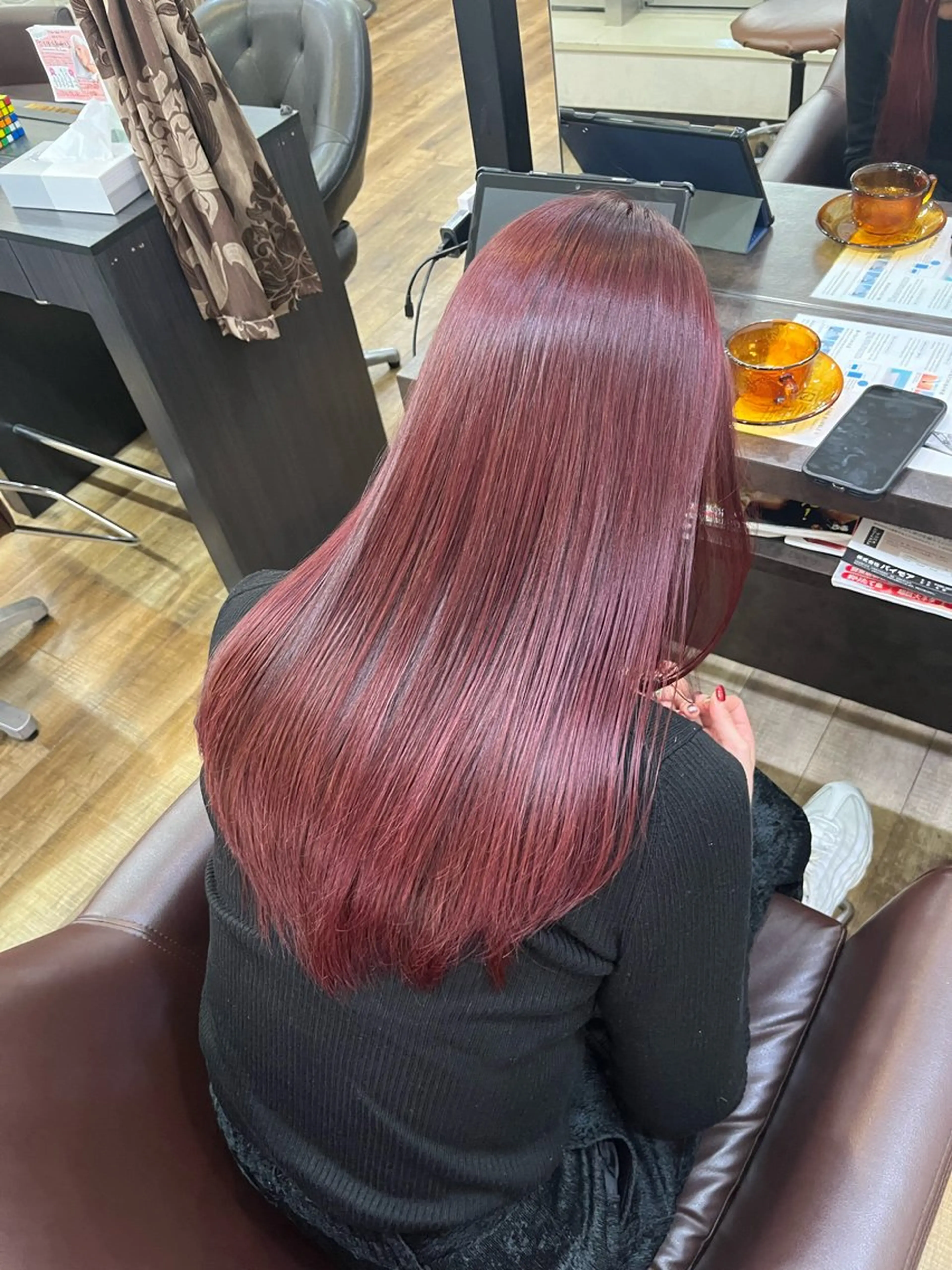 ロング カラー ピンクカラー パープルカラー レッドカラー ヘアカラー トリートメント きむえり/髪質改善 /うねり広がり改善のヘアスタイル