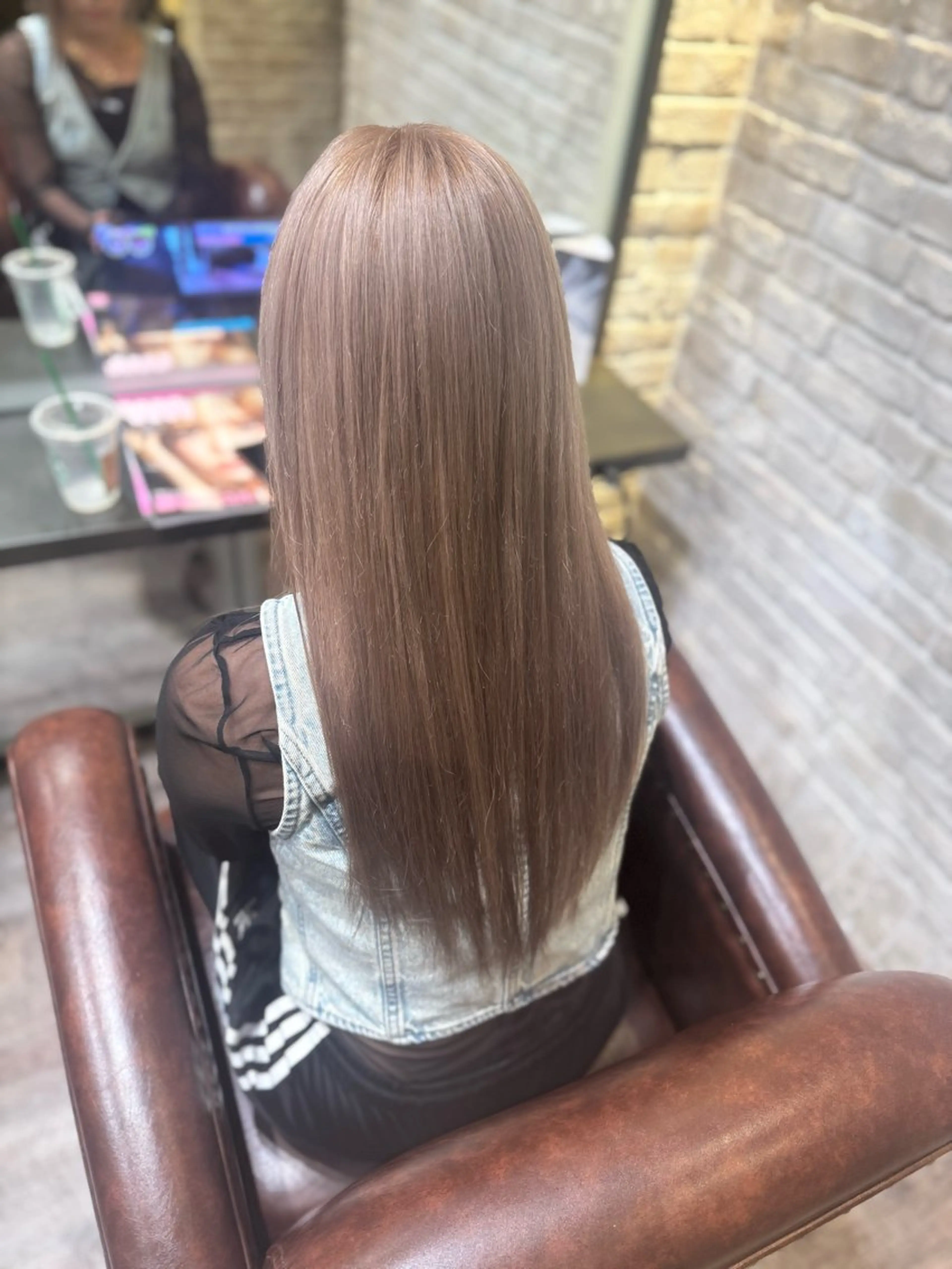 ロング カラー ベージュカラー ミルクティーベージュ 野口 菜緒のヘアスタイル