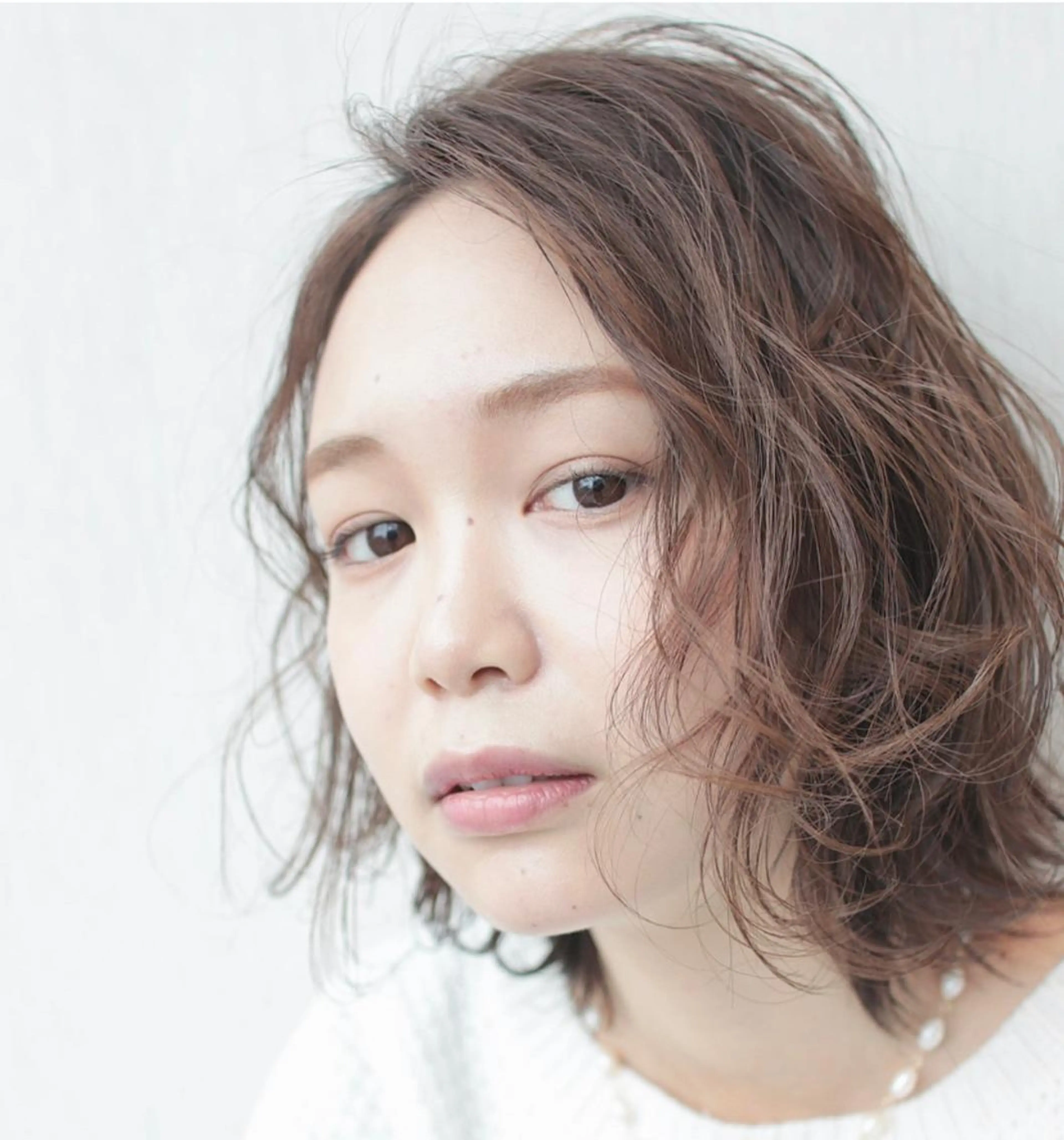 ショート パーマ レイヤーカット/ 前髪顔周りカットのヘアスタイル