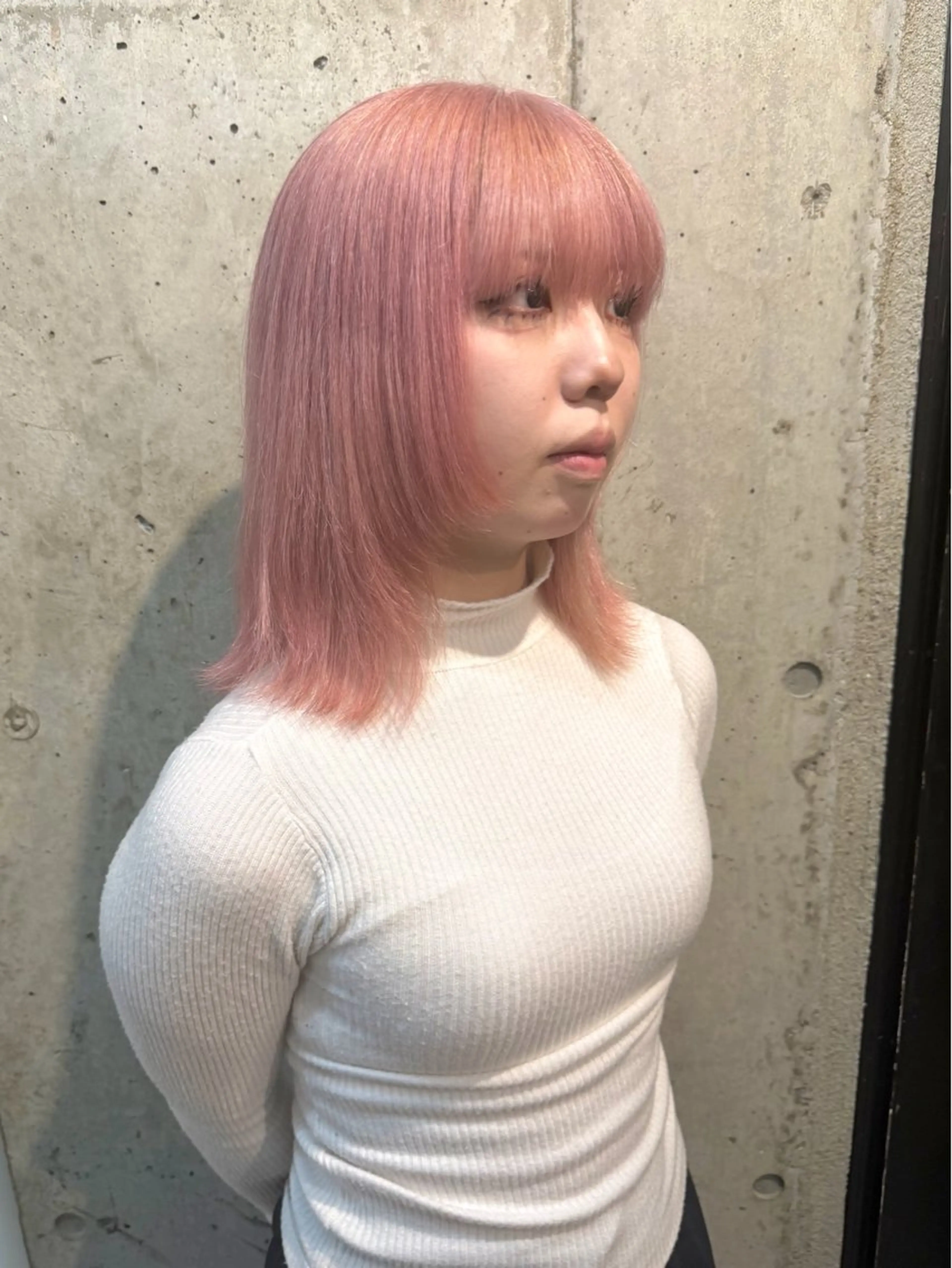 セミロング カラー ピンクカラー ヘアカラー SHOTO ハイトー ン/ブロンドカラーのヘアスタイル