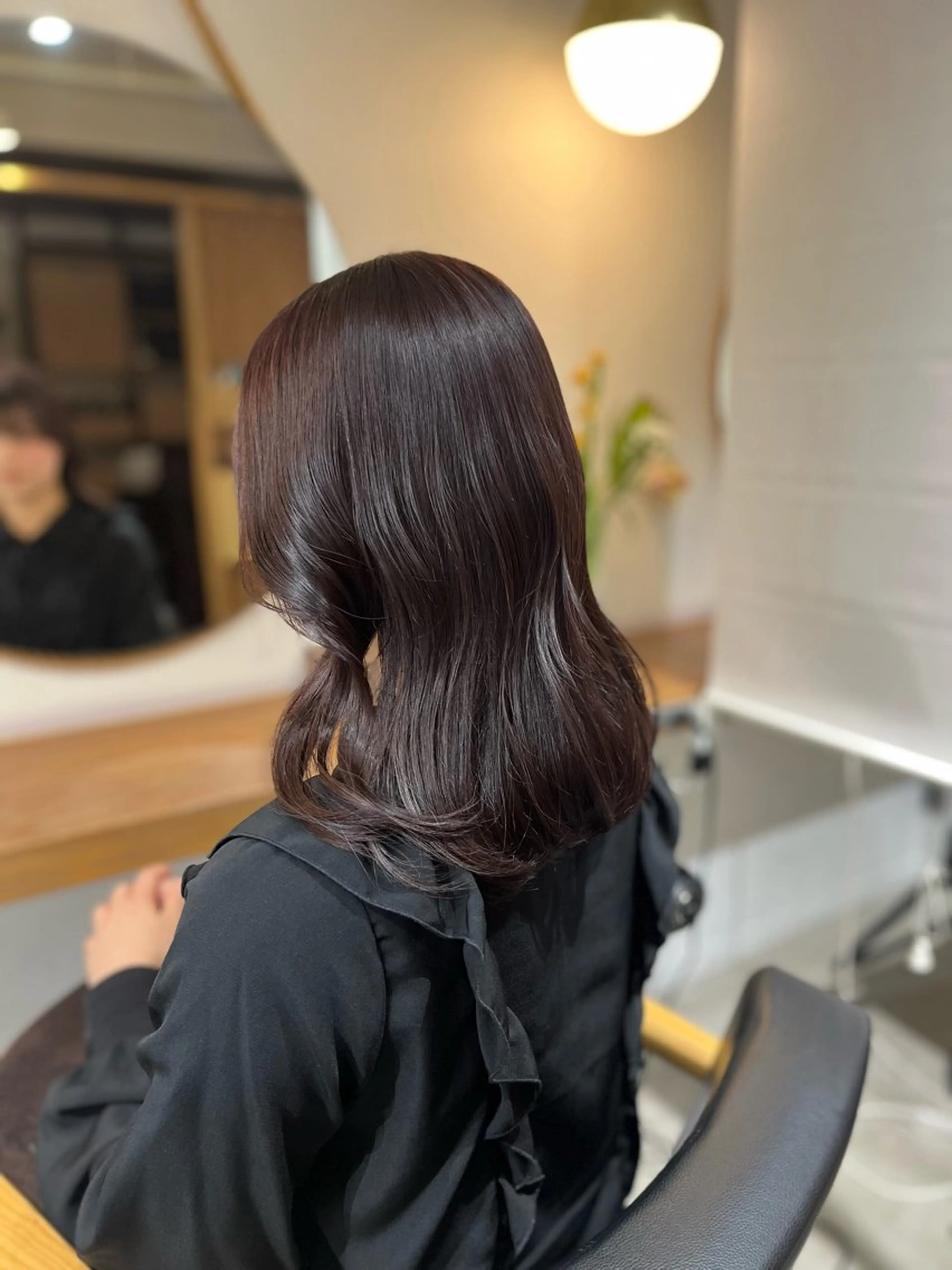 セミロング 塩川ももこ/ 自然な縮毛矯正のヘアスタイル