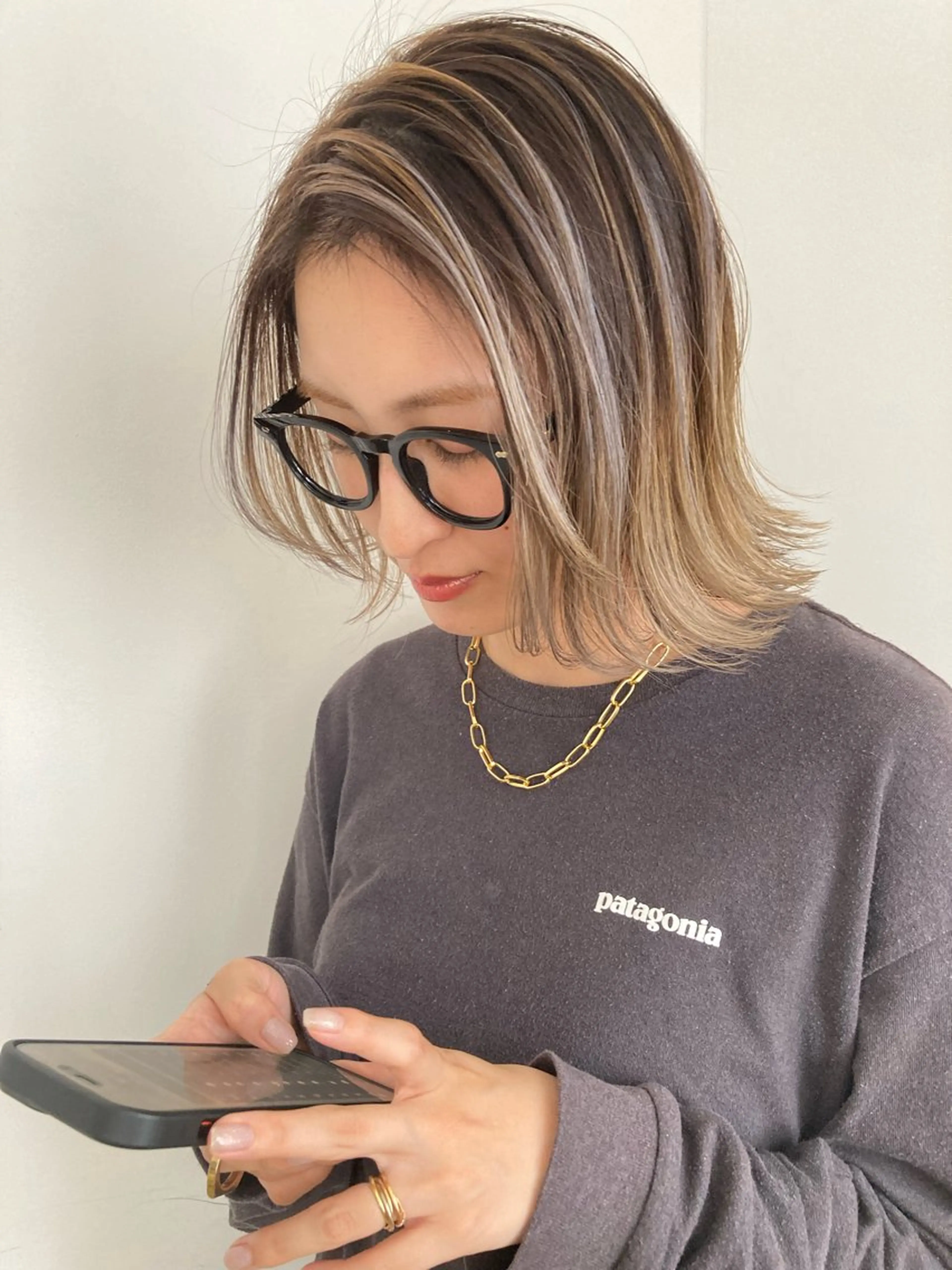 ミディアム あやかショート 白髪ぼかしのヘアスタイル