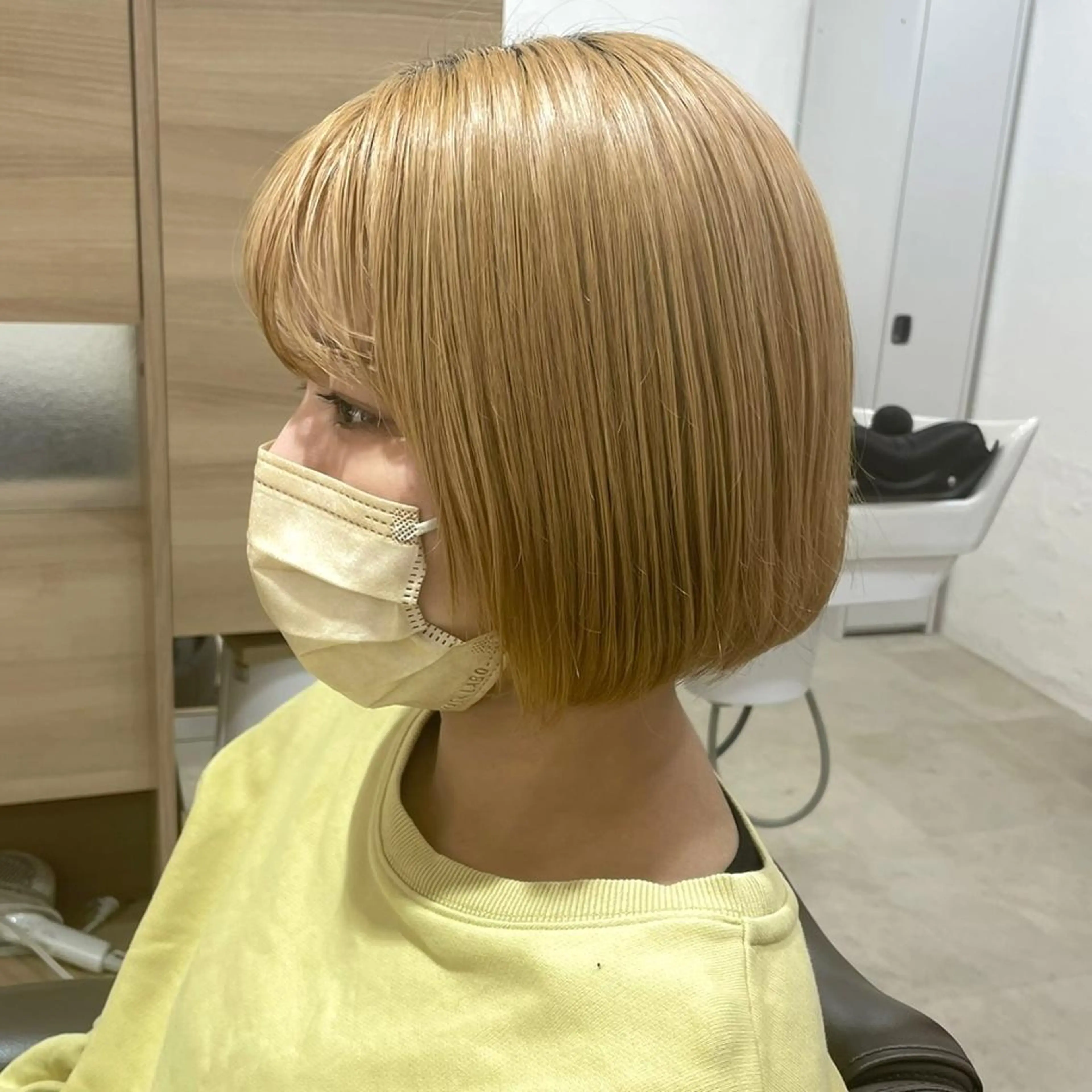 ショート カラー 切りっぱなしボブ ベージュカラー ブリーチ 透明感カラー ハイライトカラー 銀座No.1髪質改善 縮毛矯正/本木のヘアスタイル