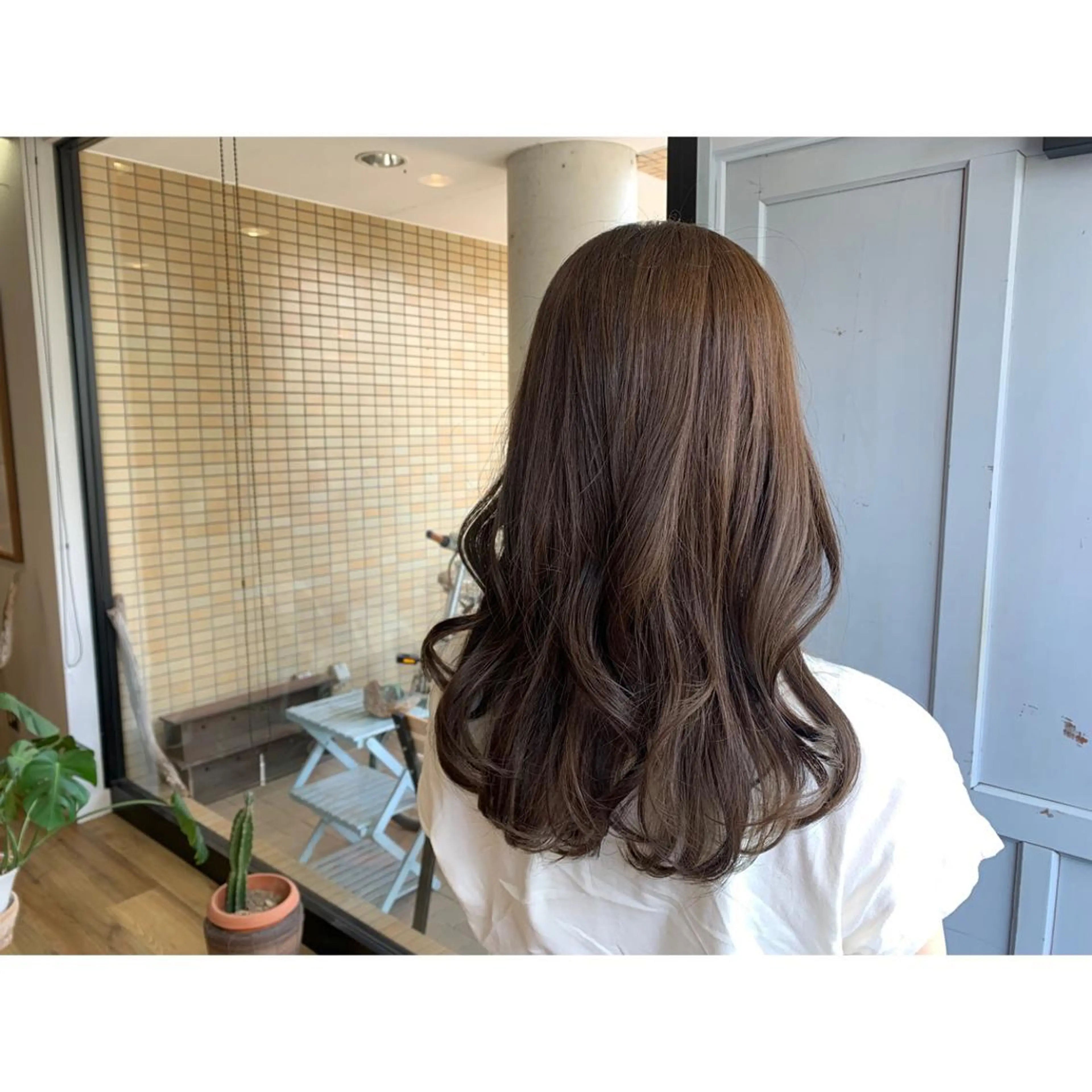 ロング カラー グレージュ ヘアカラー トリートメント ツキダテ ユイのヘアスタイル