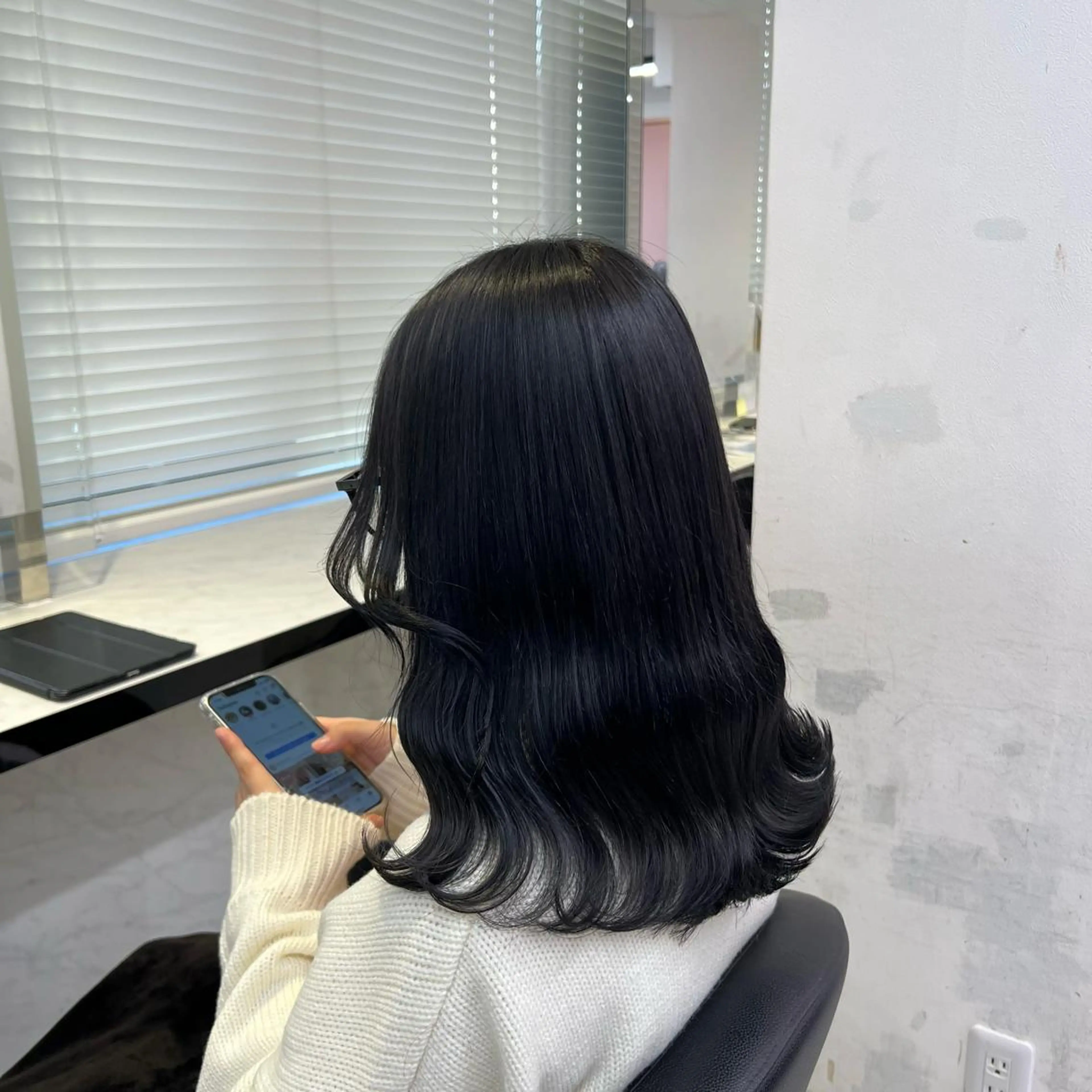 ロング カラー 黒髪 透明感カラー ブリーチなし🩶 グレージュのヘアスタイル