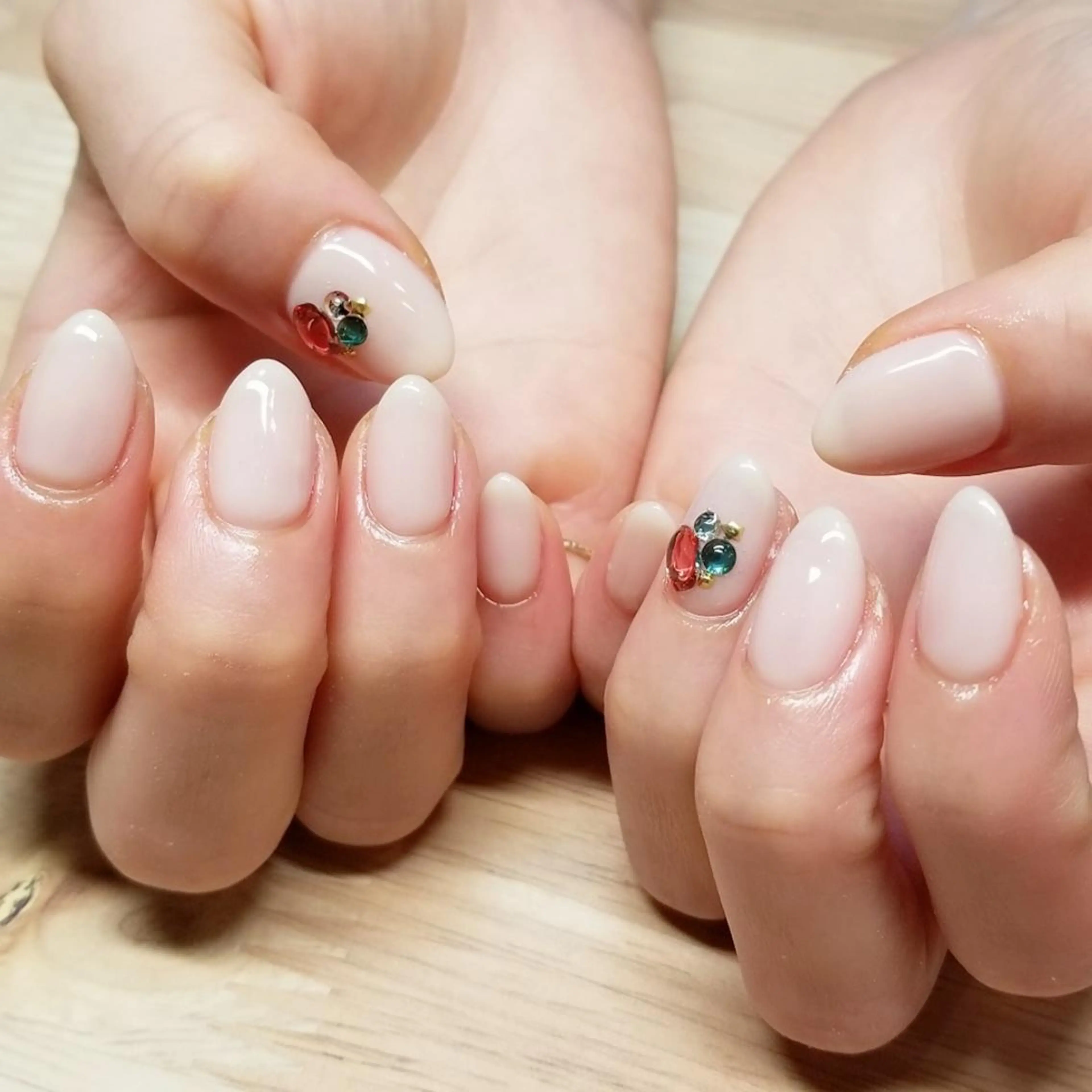 ネイル ストーンネイル L'instant  Nail Artzのネイルデザイン