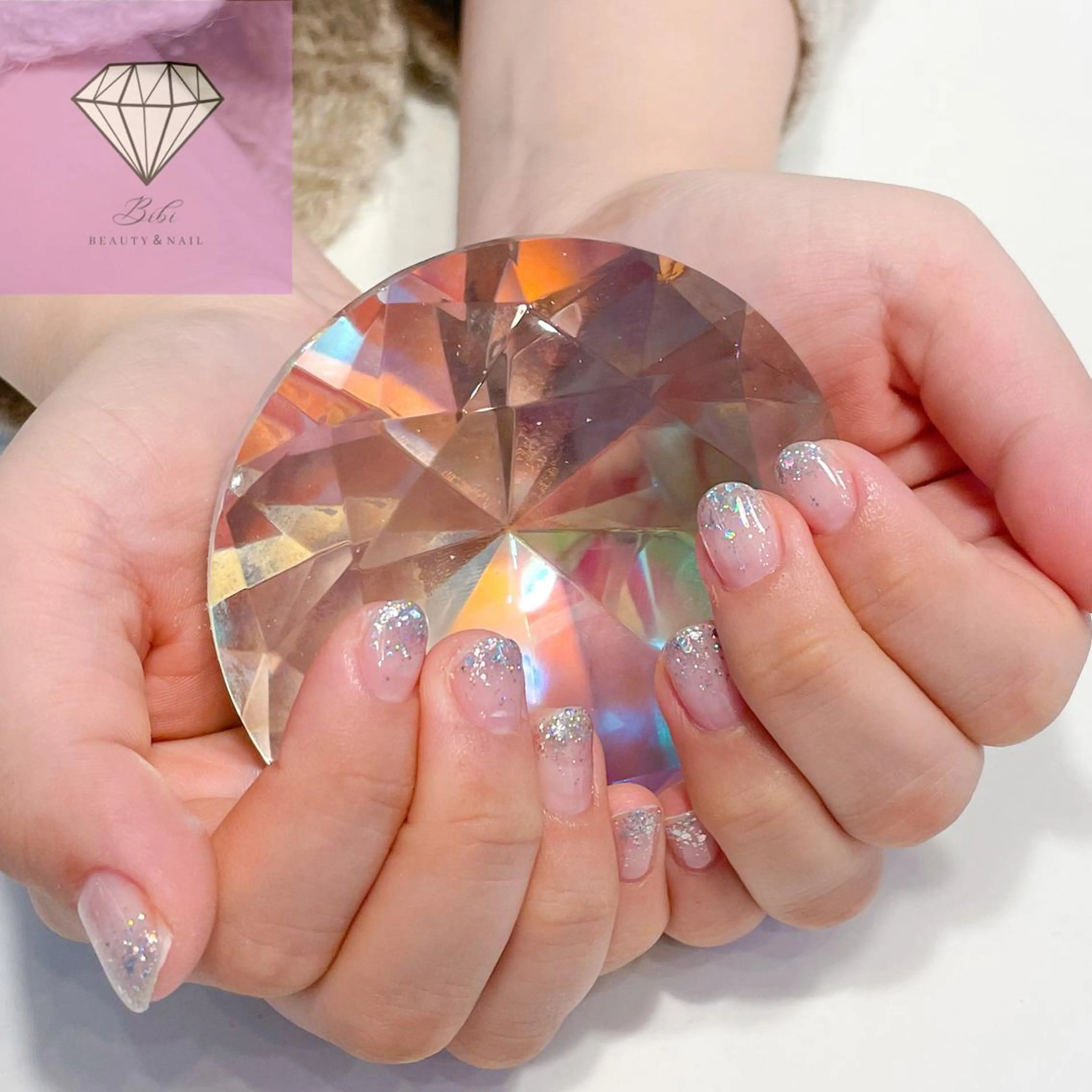 ネイル グラデーション ラメ(グリッター) ラメグラデーション シルバー ハンドネイル ネイルサロン💎 Bibiのネイルデザイン
