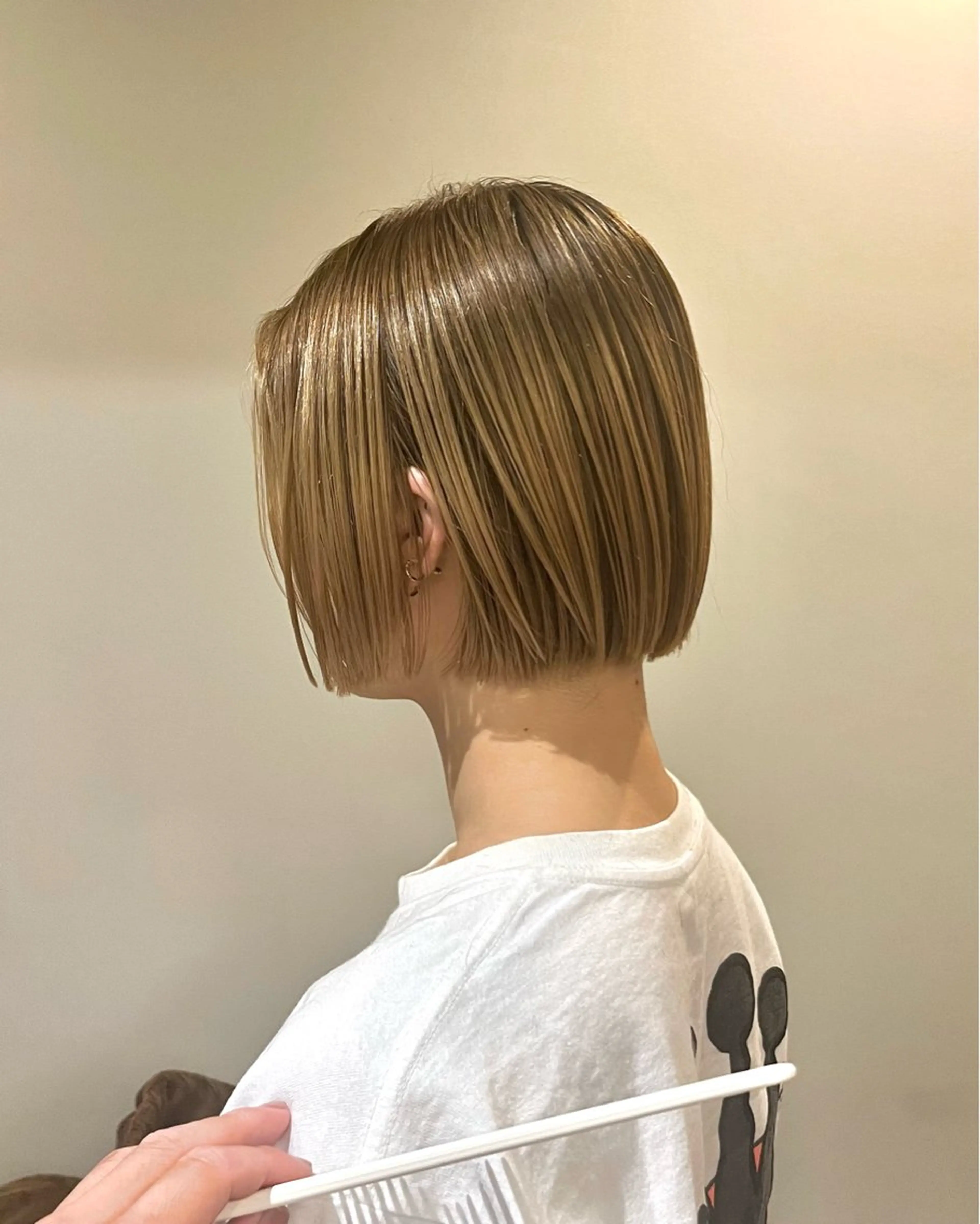 ショート カラー hina 🛋️ブリーチカラーのヘアスタイル