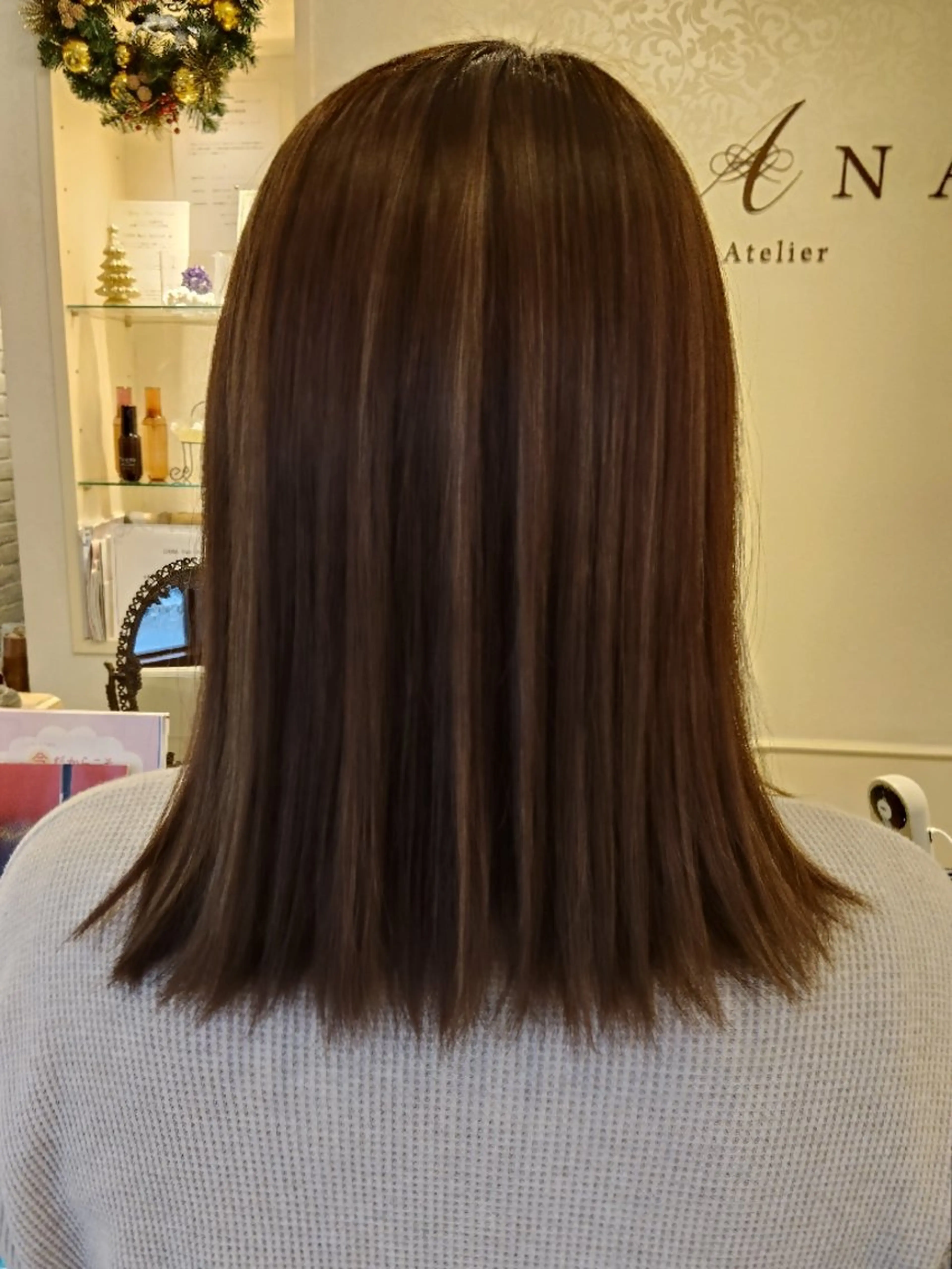 カラー ベージュカラー ブリーチ ハイライトカラー ヘアカラー リアナ ヘアーアトリエ 涼泉のヘアスタイル