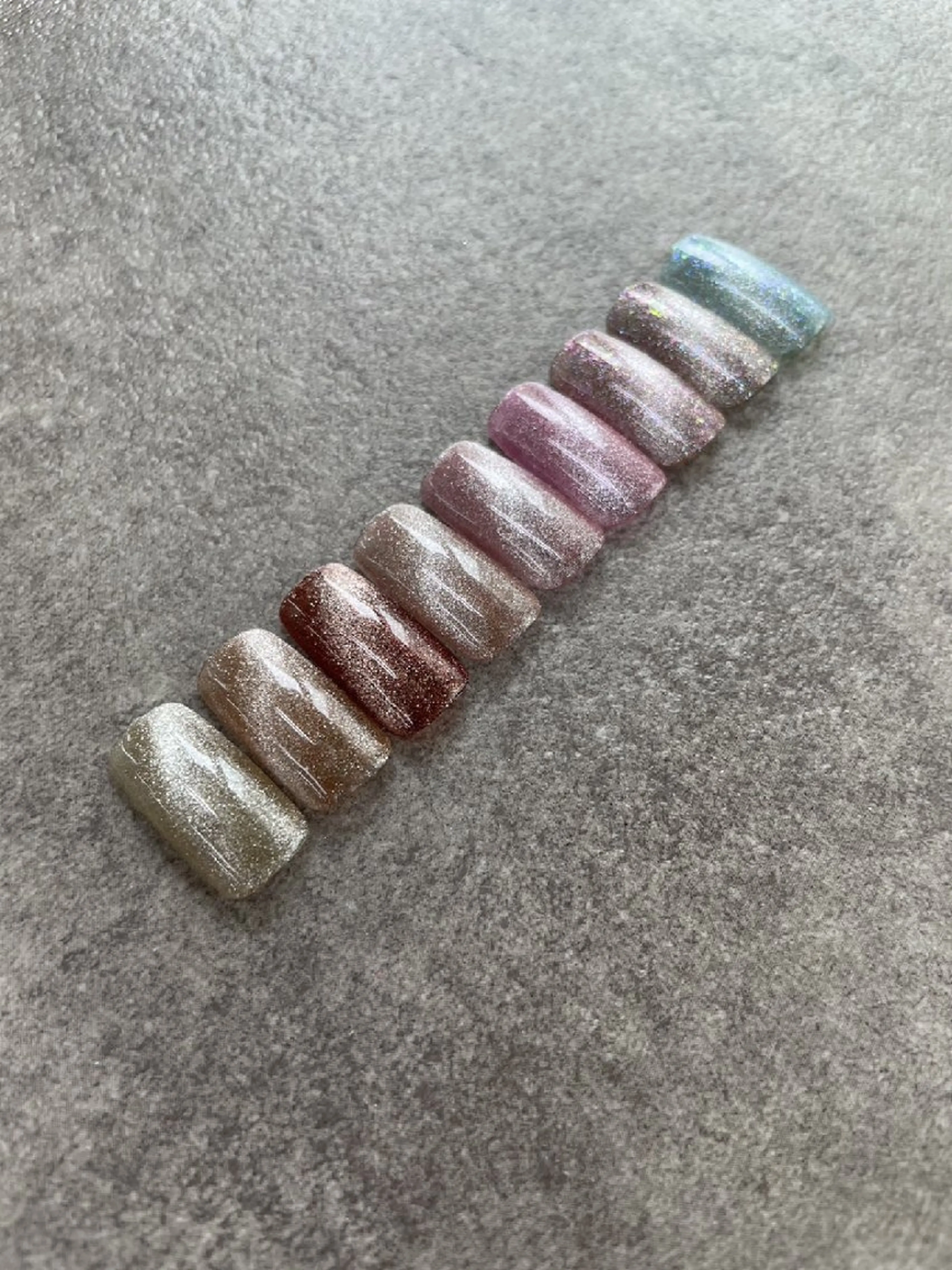 ネイル マグネットネイル eclat BEAUTY NAIL SALON　枚方市駅前店所属・松本 ひとみのネイルデザイン