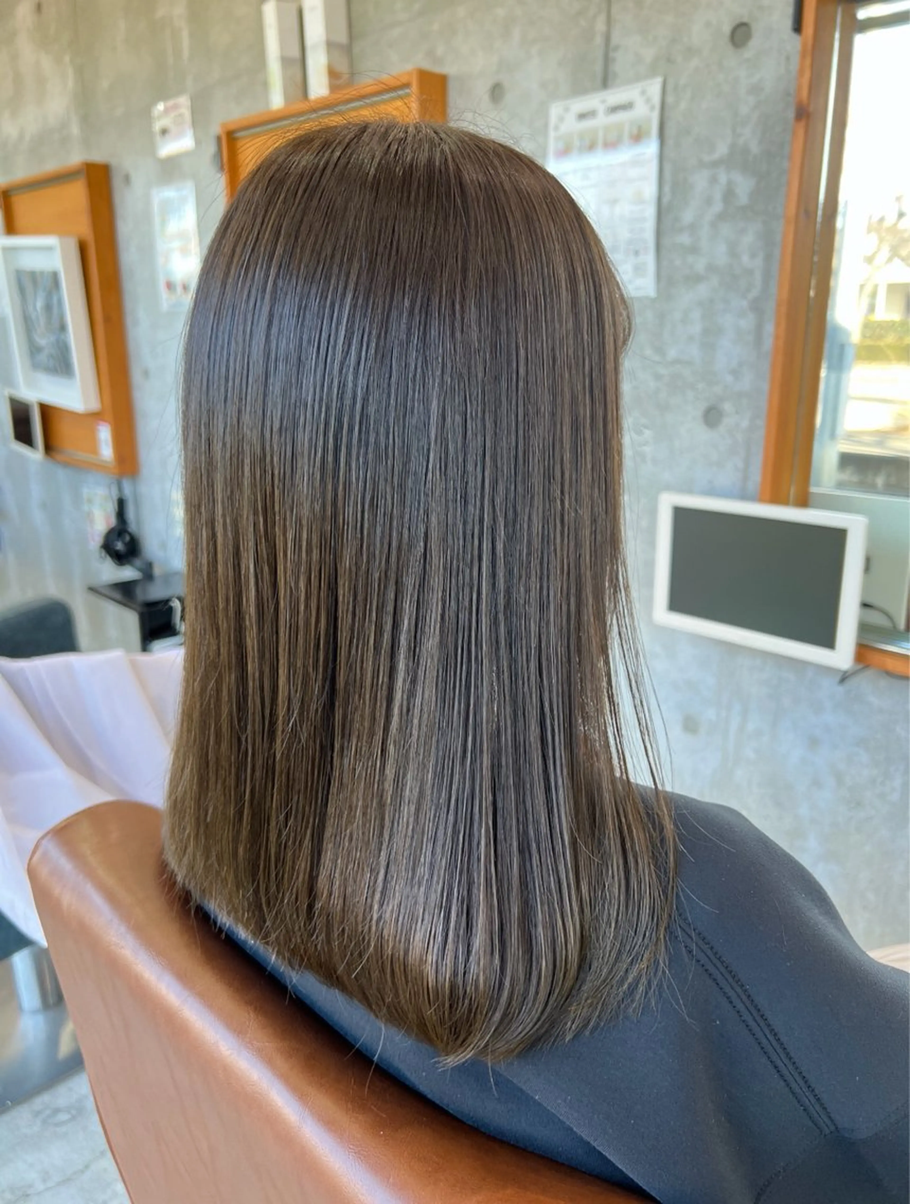 セミロング ヘアカラー 🫧透明感カラー/ 縮毛矯正☁️Hiroのヘアスタイル