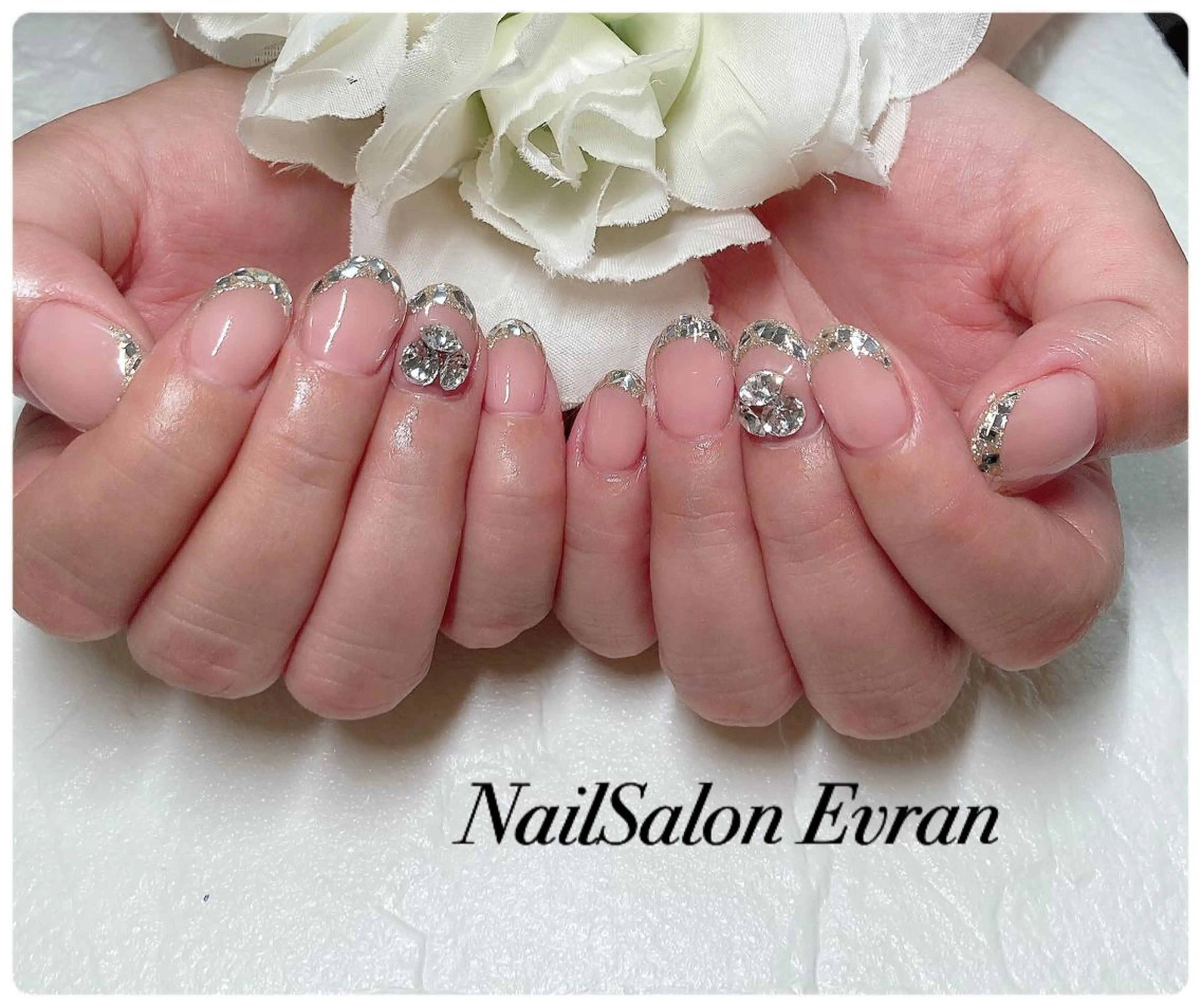 ネイル フレンチネイル ガラスフレンチ Nail salon Evranのネイルデザイン