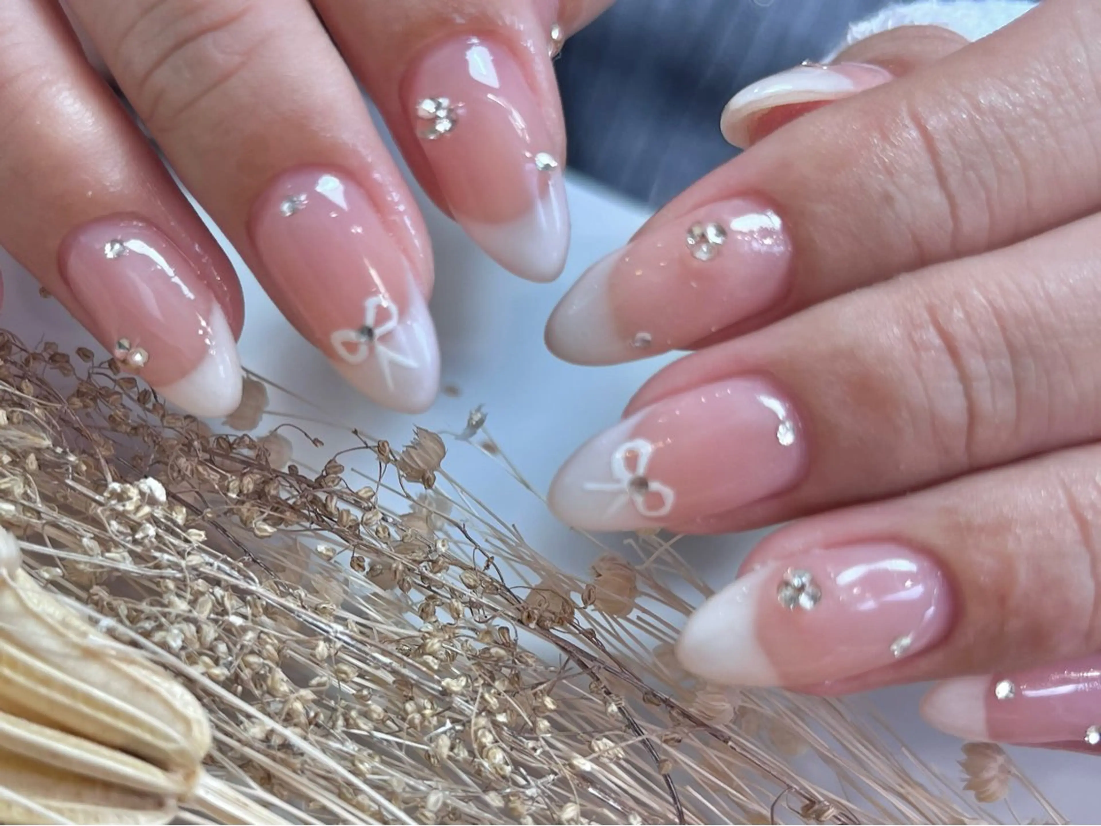 ネイル フレンチネイル Queen nail所属・QUEENNA IL JR寺田町1分のネイルデザイン