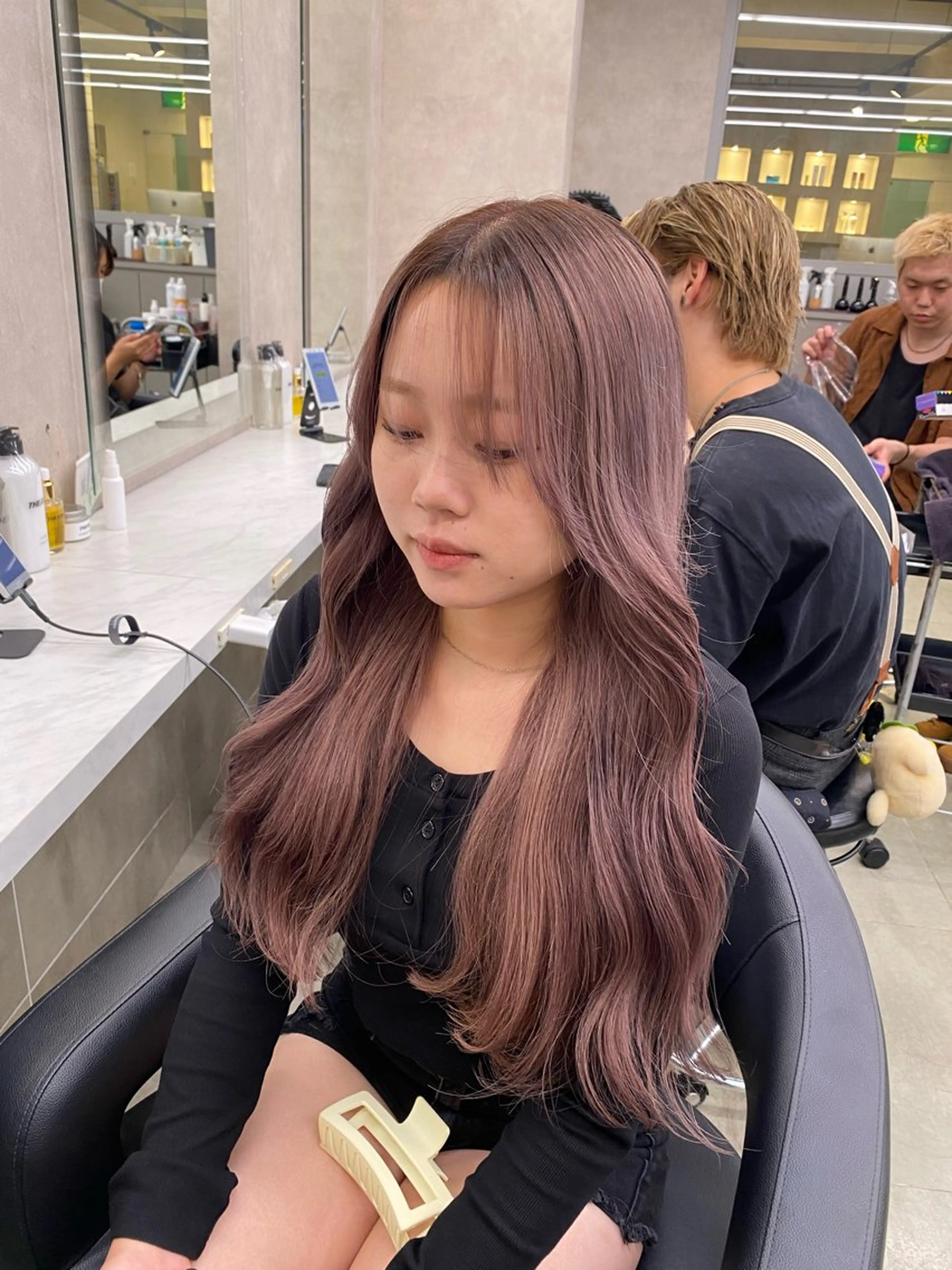 セミロング カラー ヘアアレンジ ブリーチ ケアブリーチ ピンクカラー 髪質改善 レイヤーカット TRU Shino🦋のマツエク・マツパデザイン