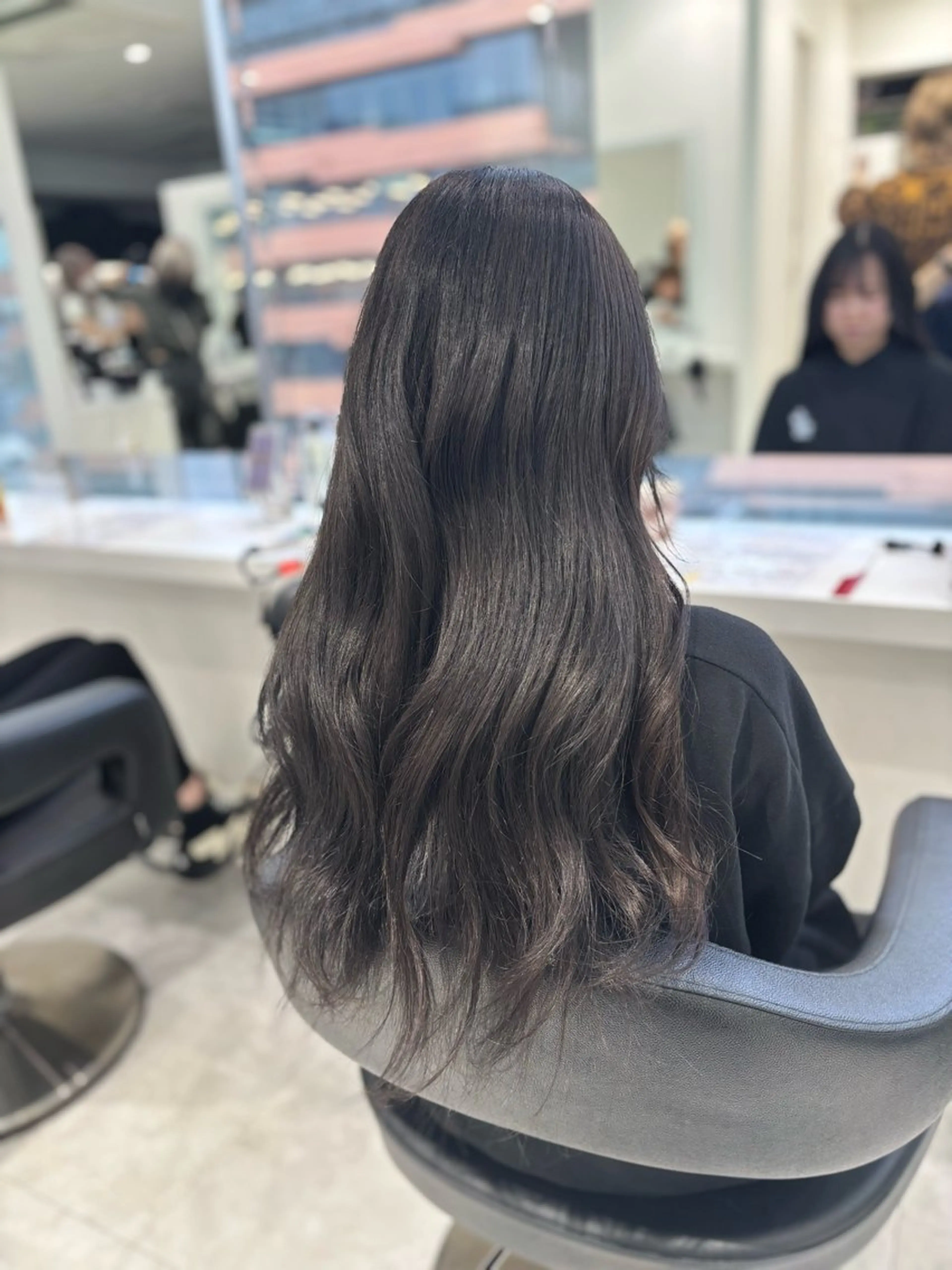 ロング カラー ヘアカラー トリートメント ヘッドスパ ヘアセット 流行りの透明感カラー ×縮毛矯正🤍ユウのヘアスタイル