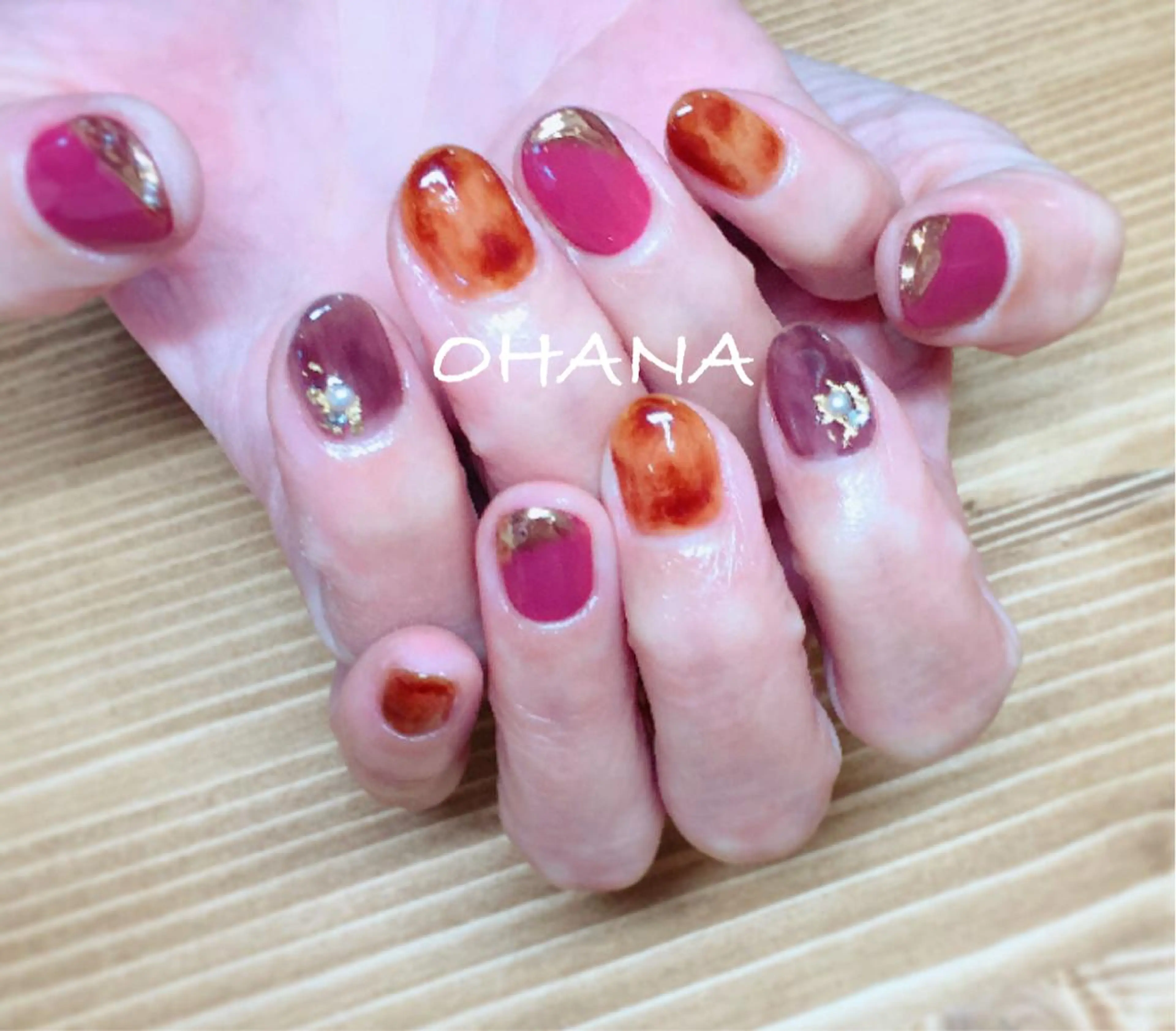 ネイル べっ甲ネイル フットネイル ラメ(グリッター) ラメグラデーション マグネットネイル nailroom OHANA🌴のネイルデザイン