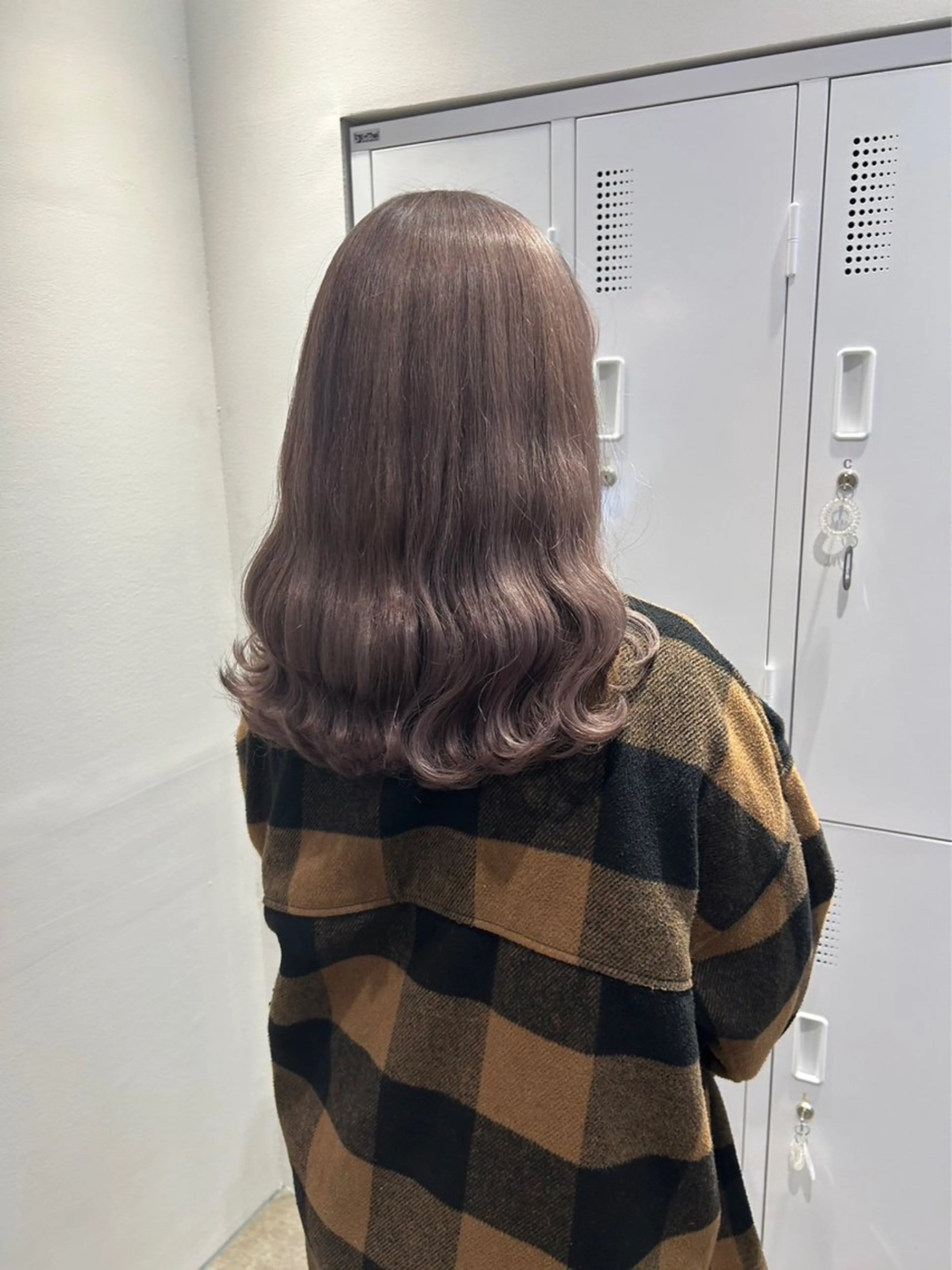 セミロング カラー グレージュ ピンクカラー ヘアカラー 山本 愛永のヘアスタイル