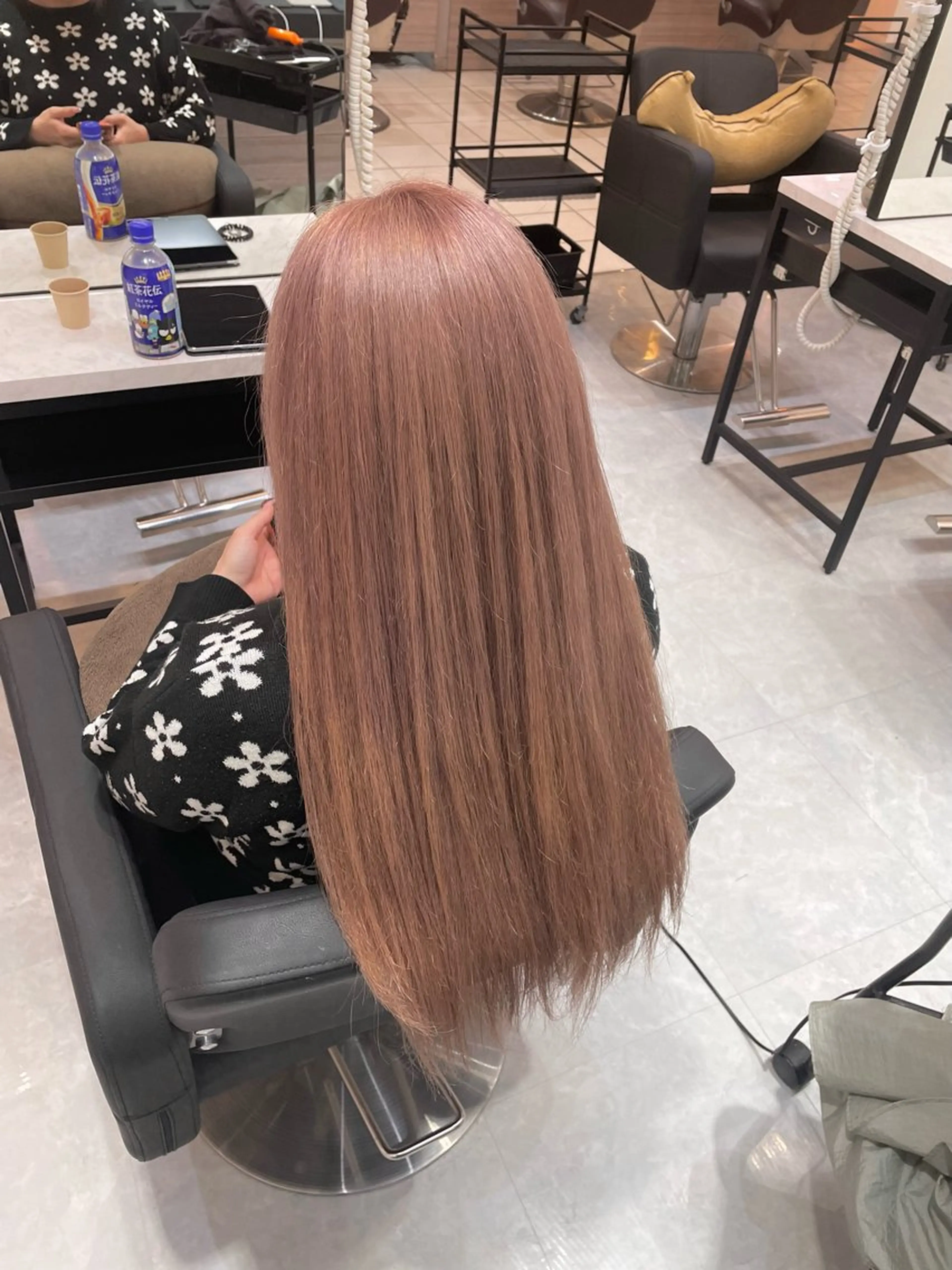 〈平日限定〉ブリーチ込みダブルカラー　　　　　　　　　　　　　　　(ベージュ、ピンク、グレージュ)の写真