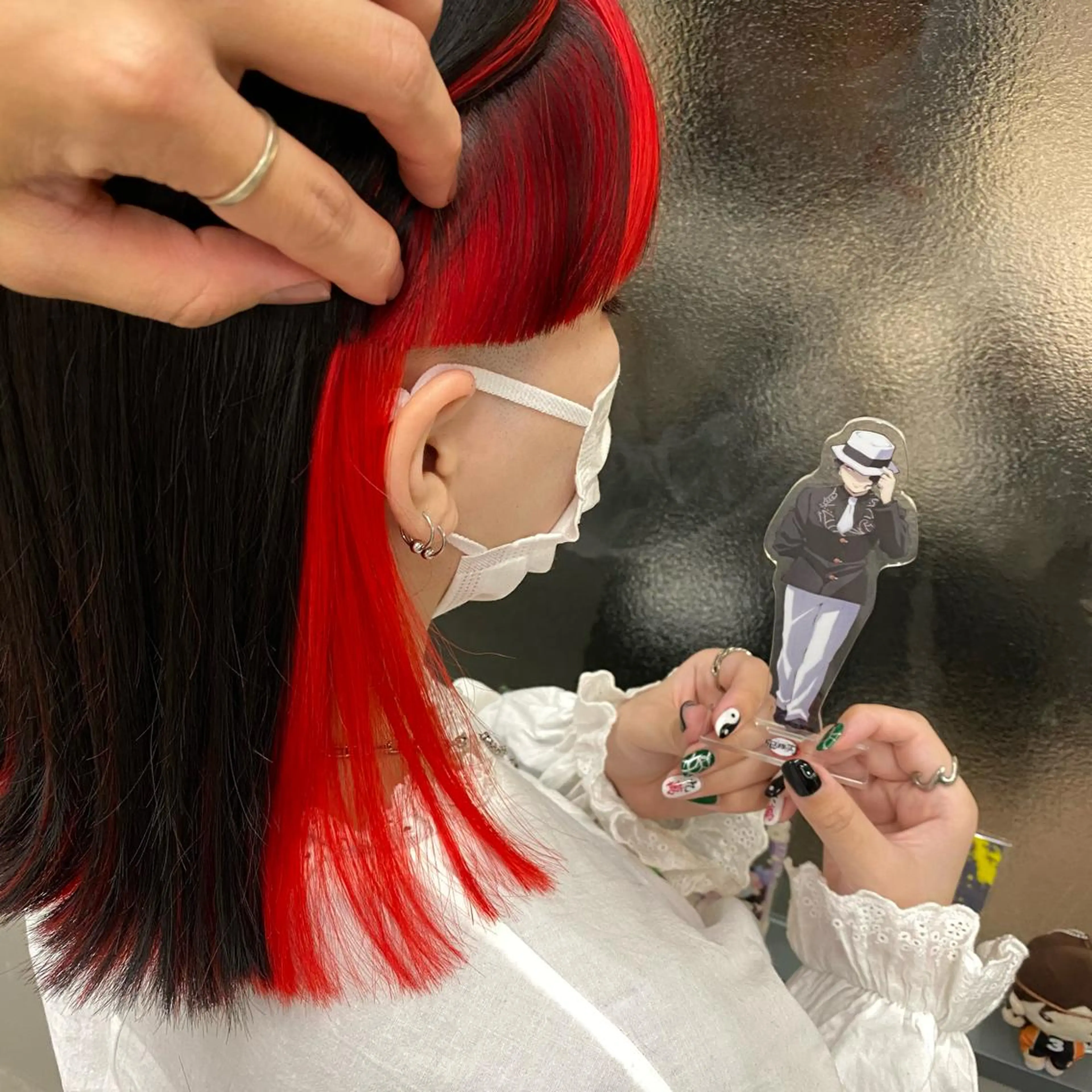 ミディアム カラー イヤリングカラー インナーカラー ウルフカット 渋谷の人のヘアスタイル