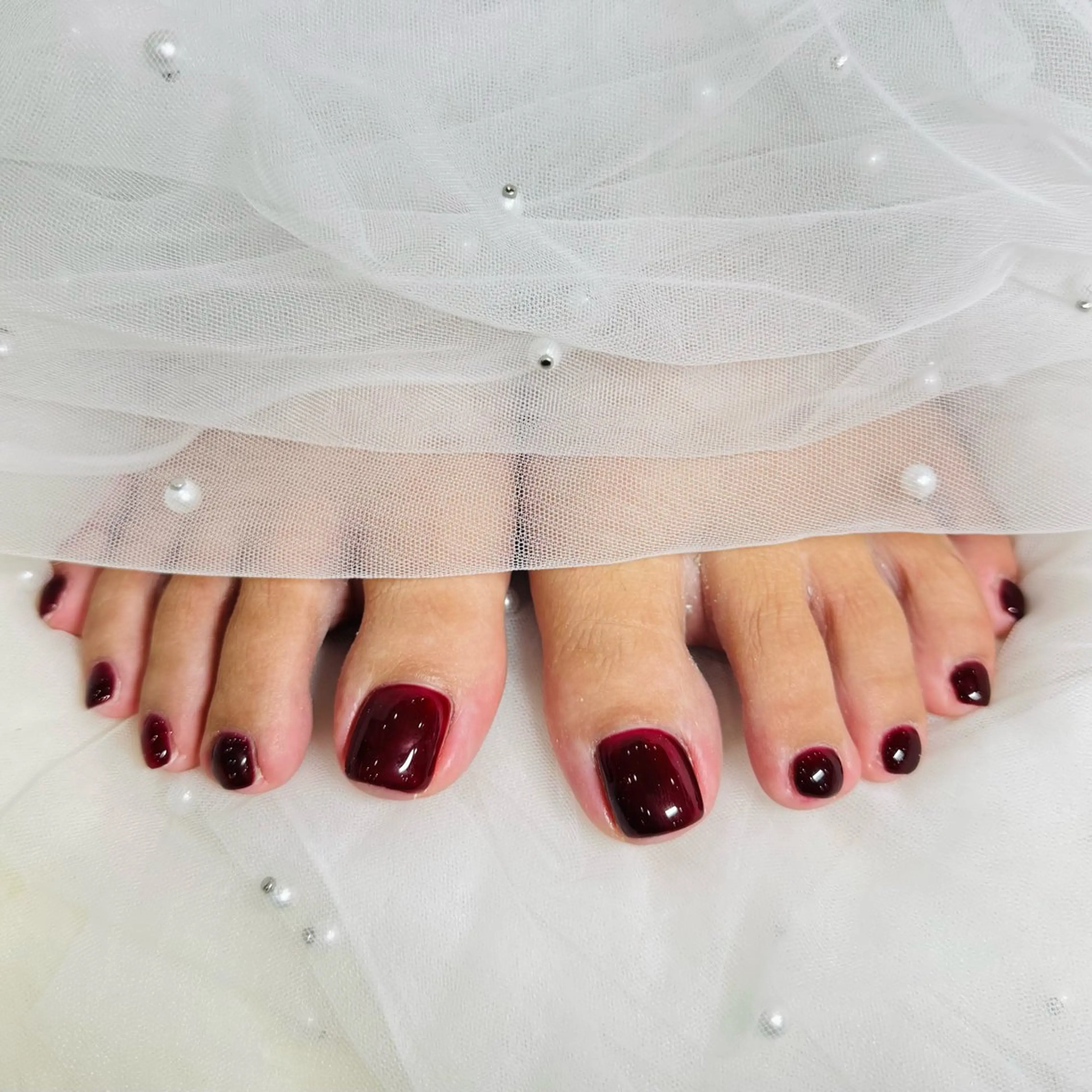 ネイル ボルドー フットネイル ワンカラーネイル シンプルネイル 冬ネイル ハンドネイル AYAKA🩵難波♡ 韓国ネイルで可愛く♡のネイルデザイン