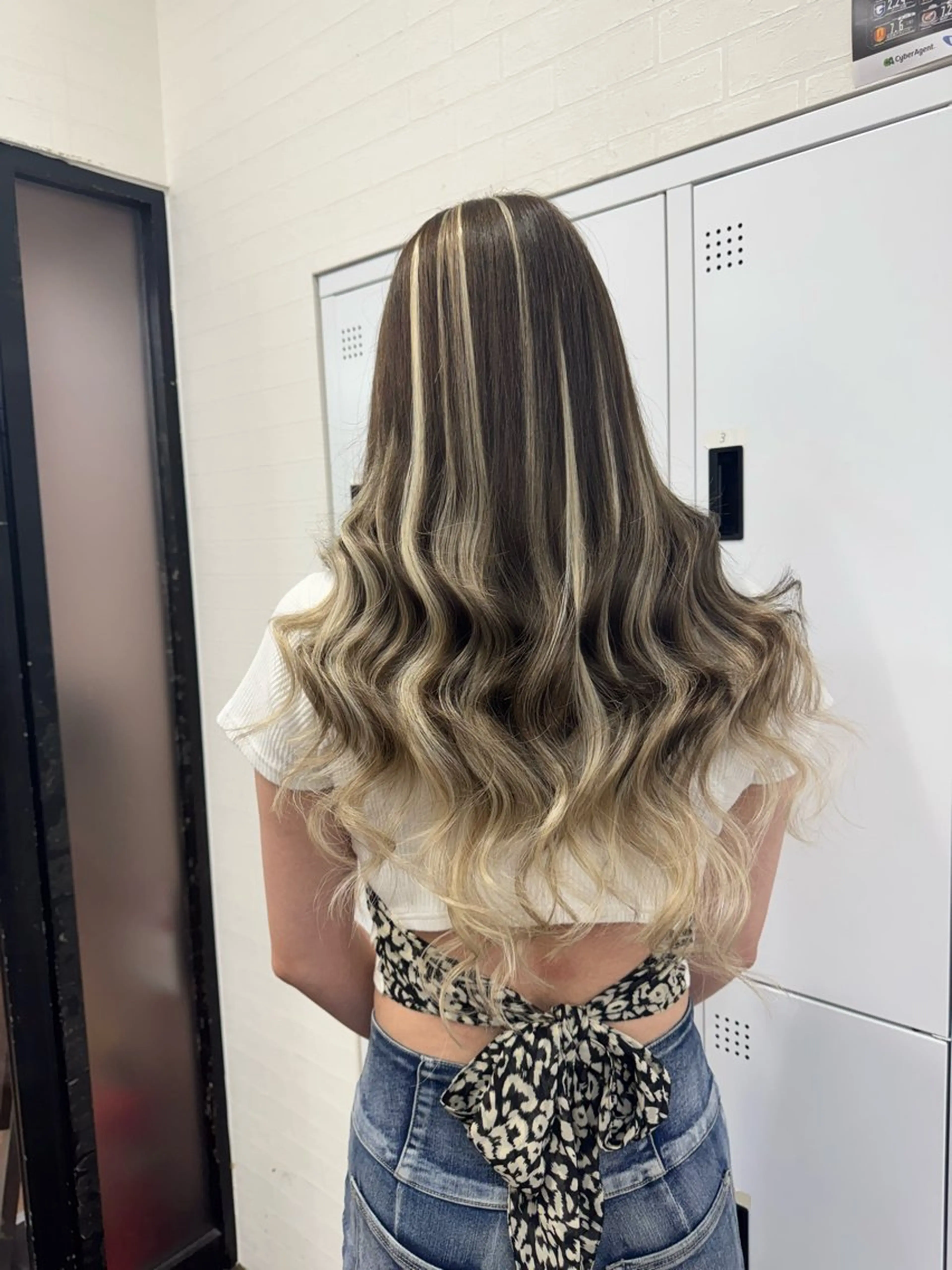 ロング 横浜🦋ハイトーン 🫐シャドウルーツのヘアスタイル