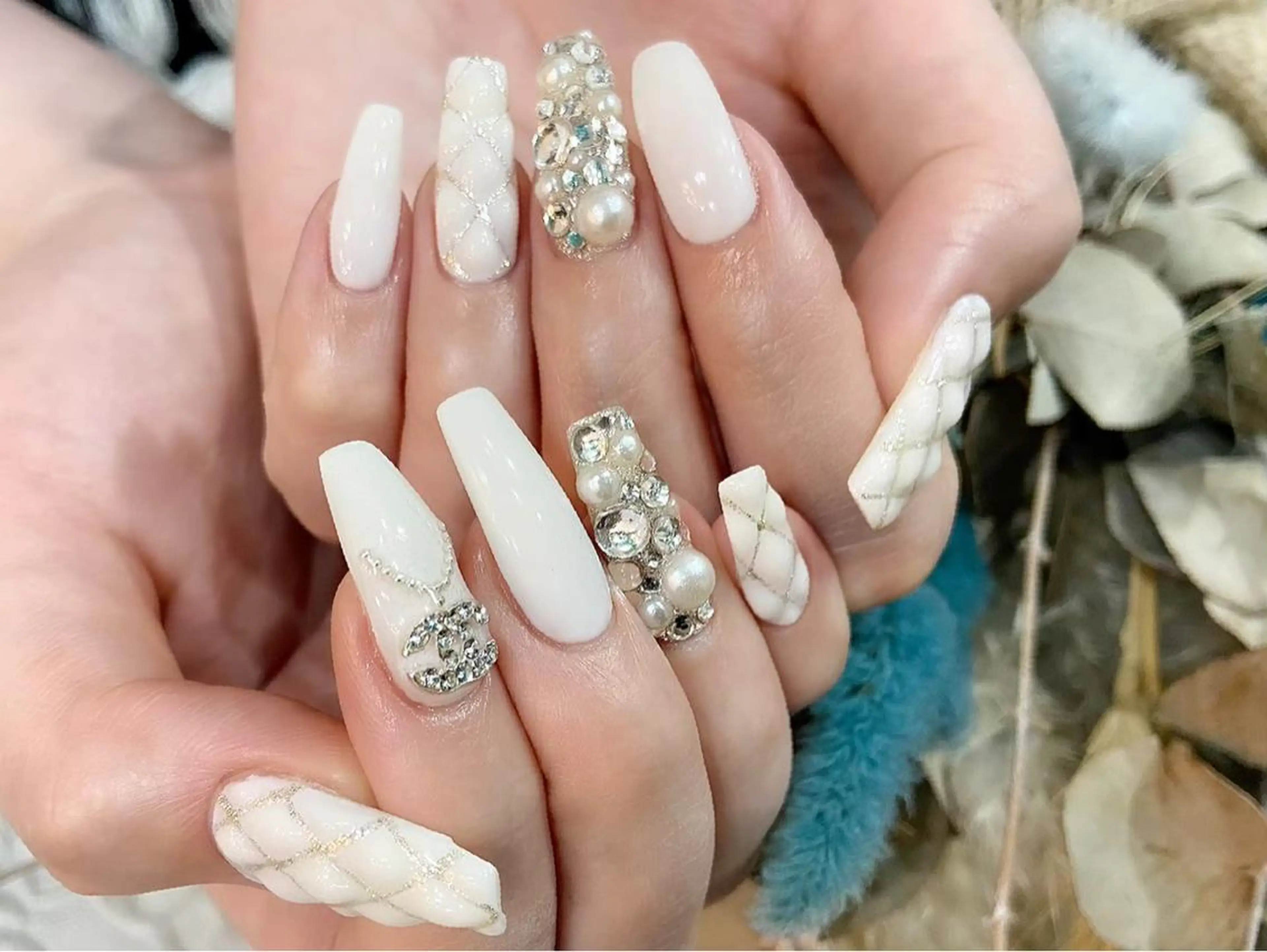 ネイル ホワイト nailsalon mintのネイルデザイン