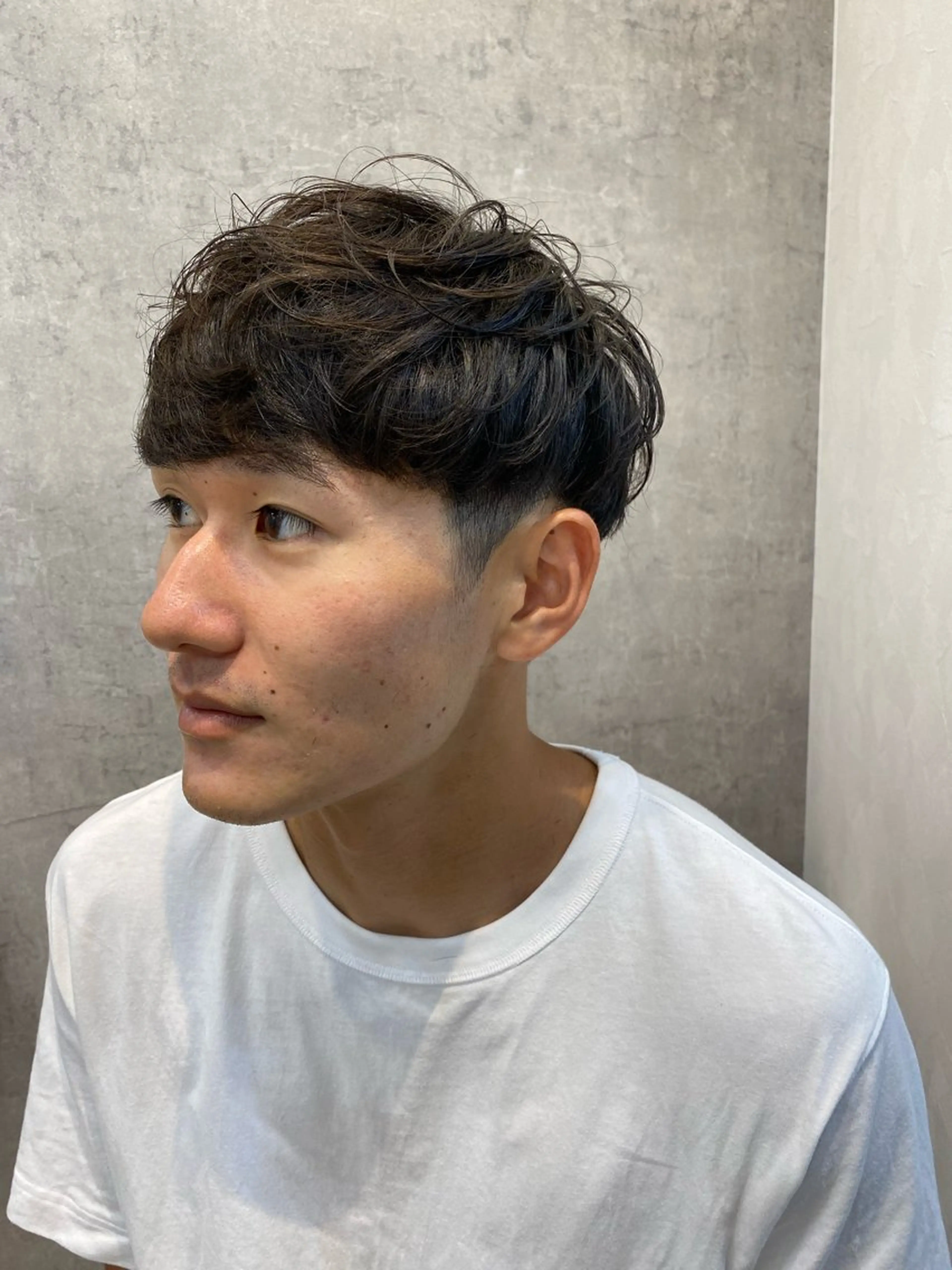 ミディアム パーマ メンズ カット パーマ トリートメント 似合う髪型が 分からない方へのヘアスタイル