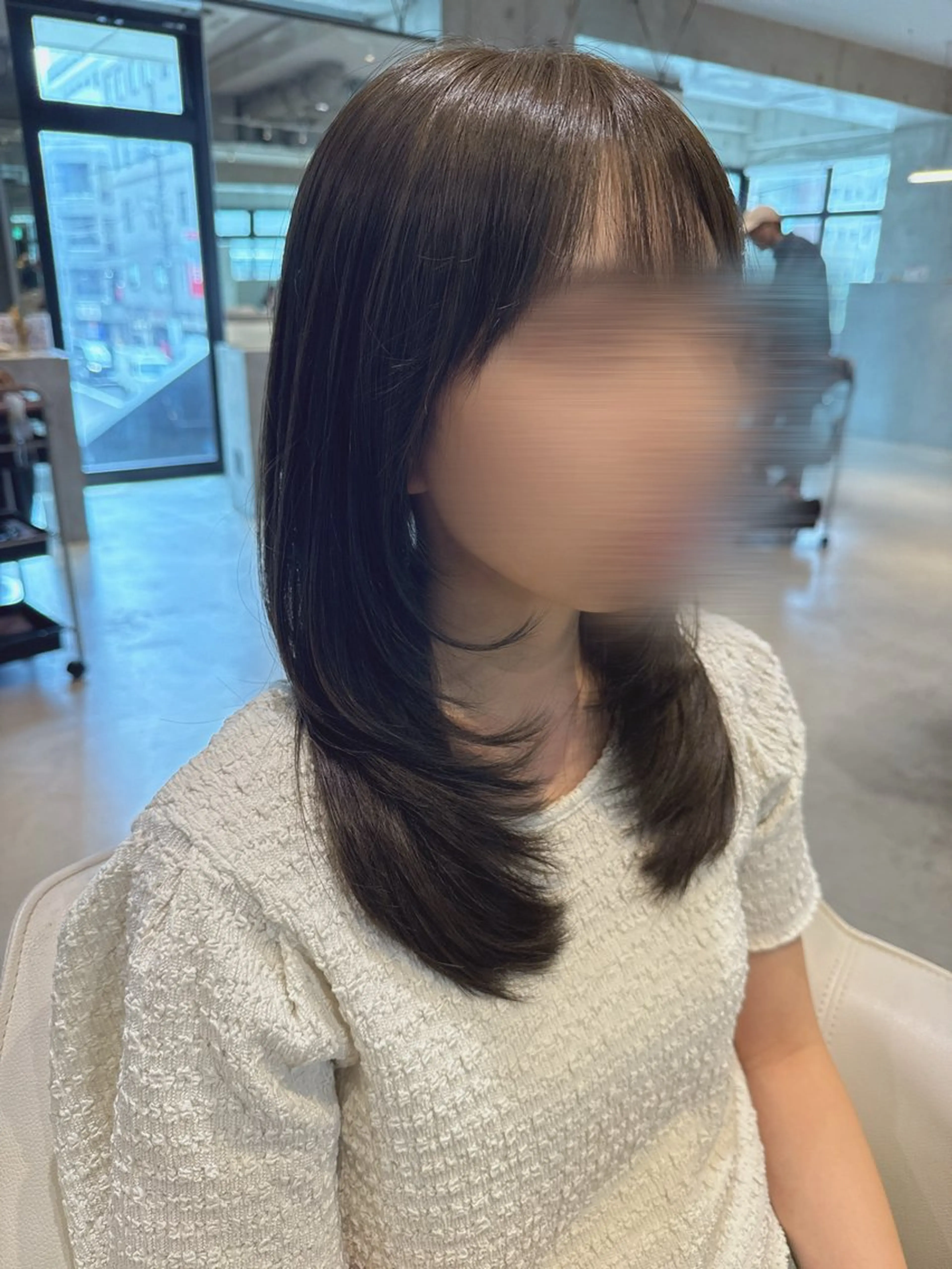 ミディアム レイヤーカット カット ヘアカラー トリートメント SALOWIN横浜所属・ﾚｲﾔｰ.ﾍｱｾｯﾄ 🤍宮本しおりのヘアスタイル