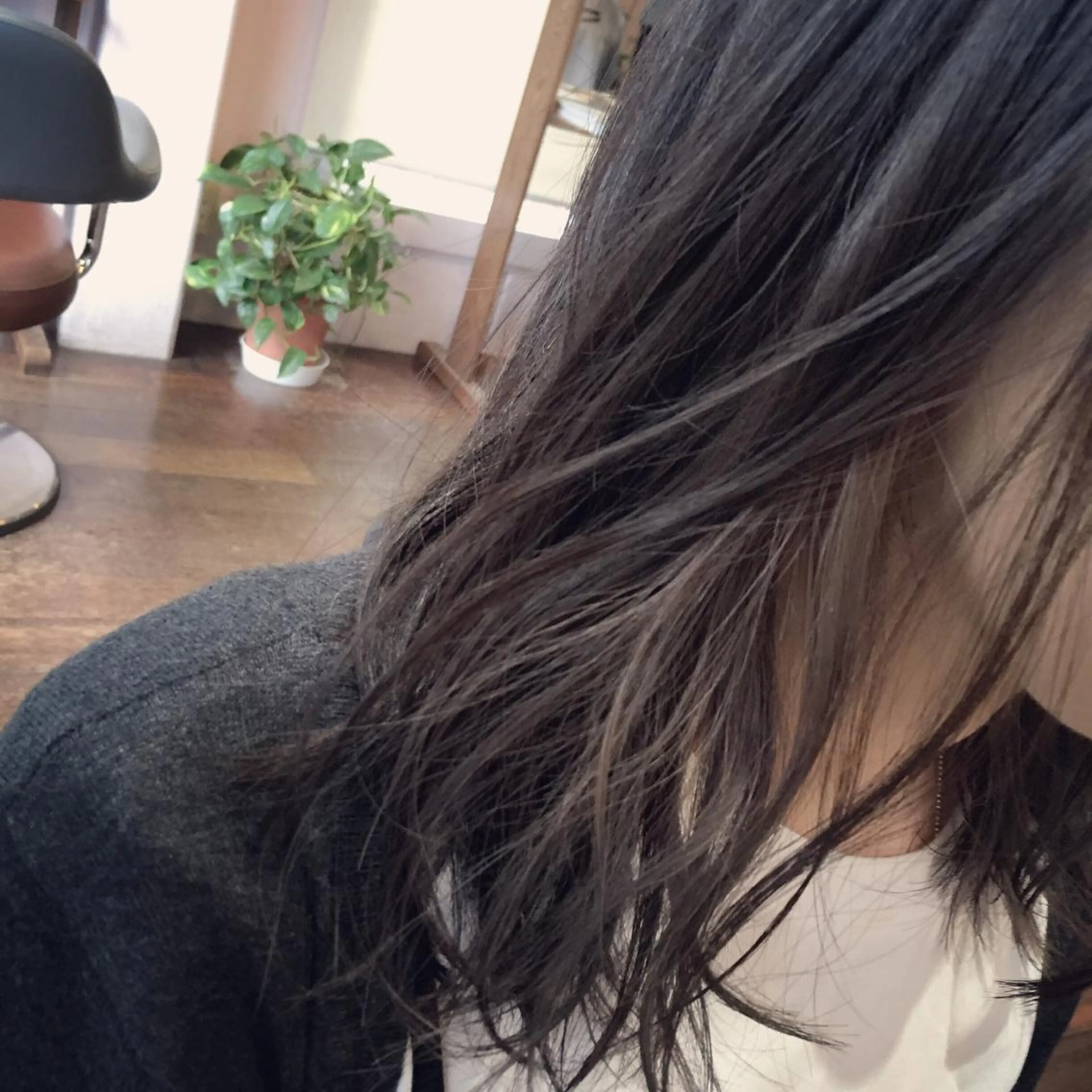 セミロング カラー グレージュ 原宿サロン代表 デザインカラー伊藤卓のヘアスタイル