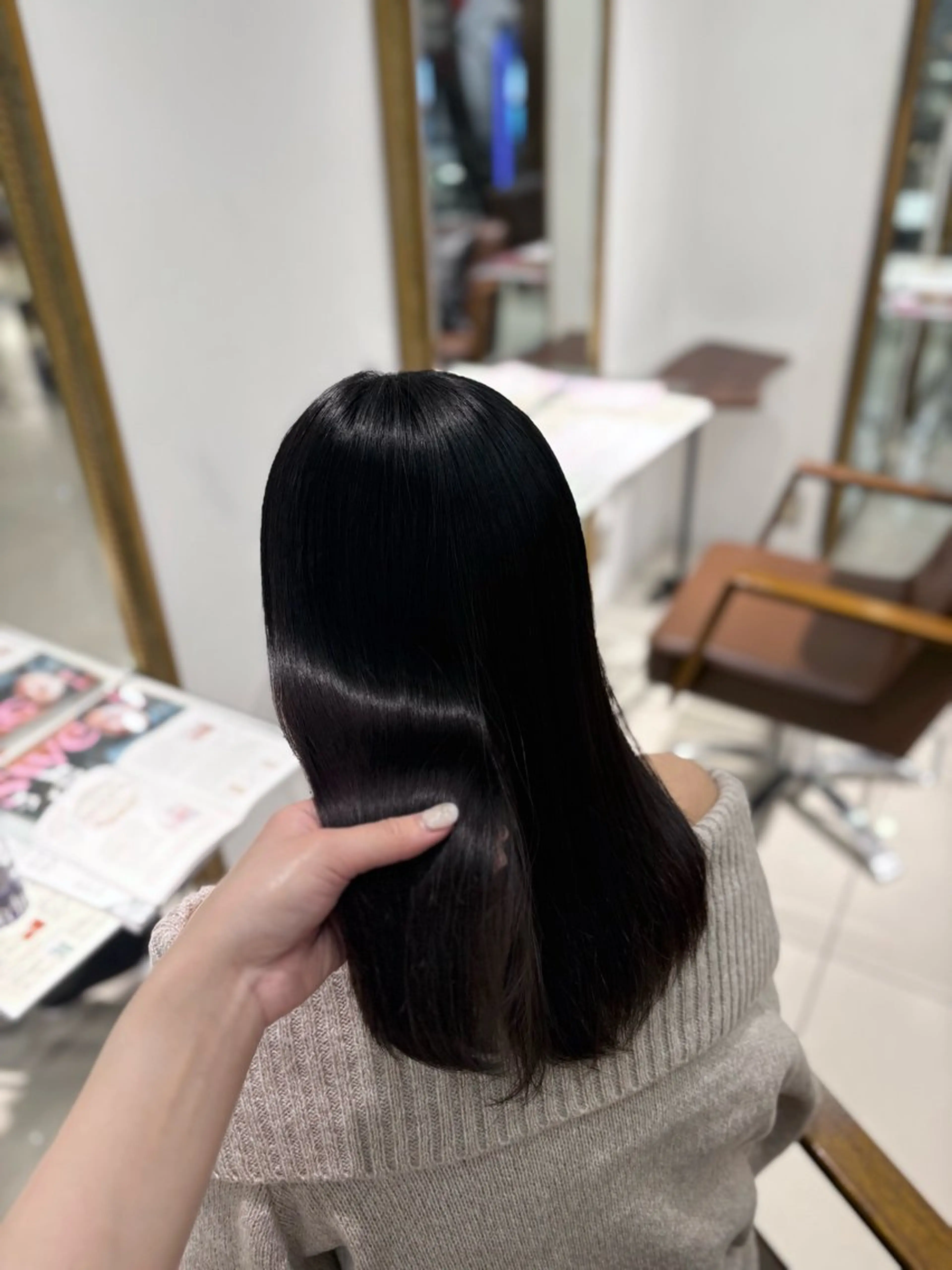 セミロング ヘアカラー トリートメント 艶モテカラー miku🏳️‍⚧️のヘアスタイル