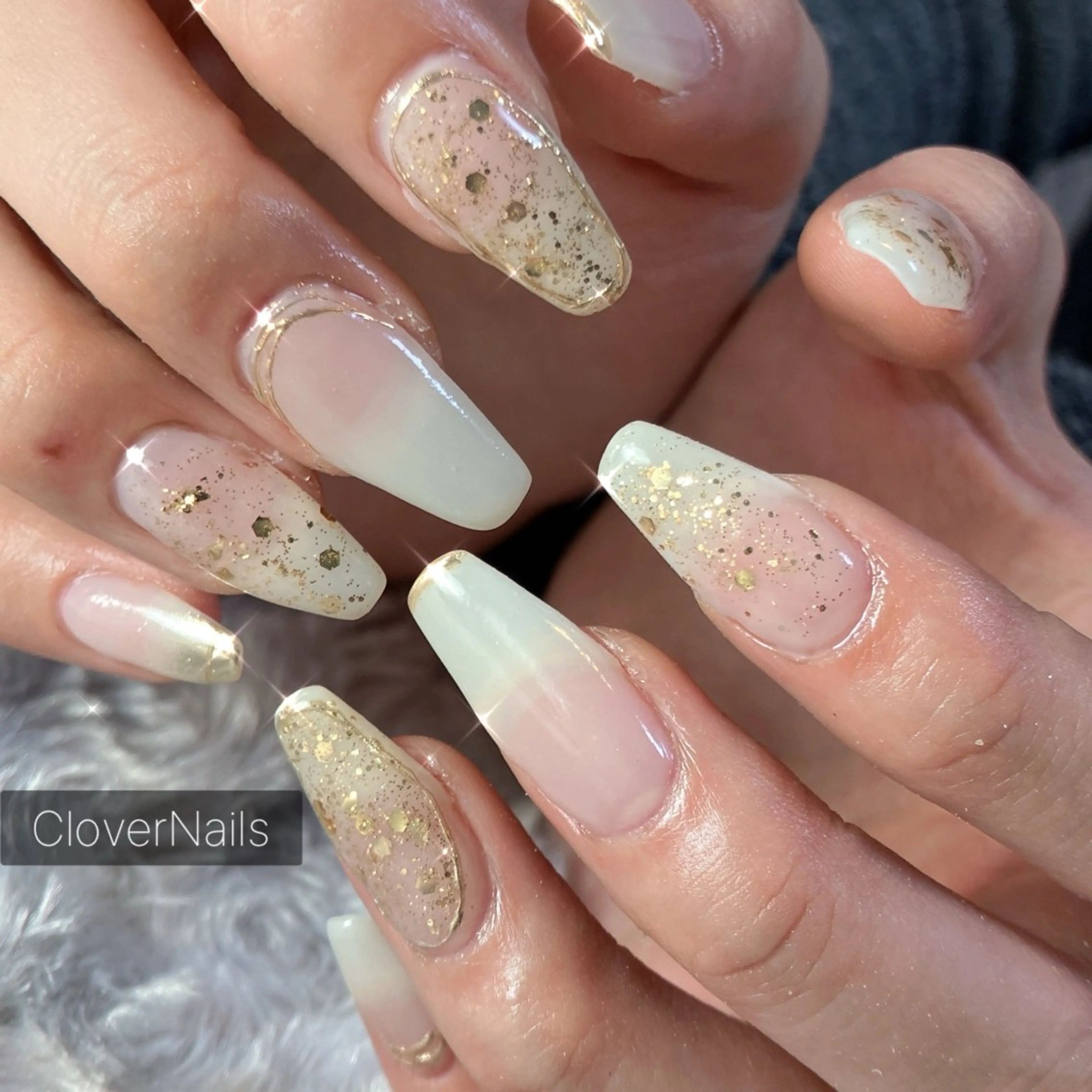 ネイル 成人式 ゴールド 持ち込み ニュアンスネイル シンプルネイル ハンドネイル 自宅ネイルサロン クロバーネイルのネイルデザイン