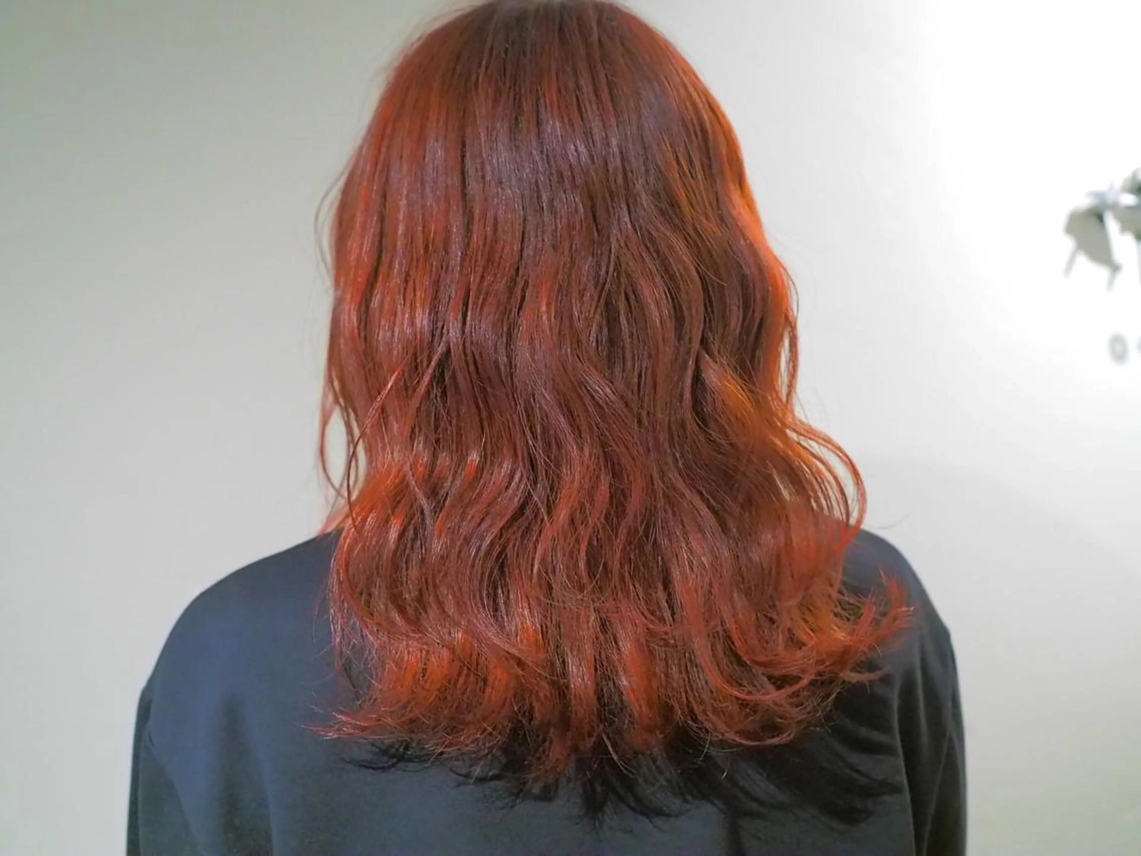 ミディアム カラー パーマ ヘアアレンジ メンズ メンズハイトーン メンズバレイヤージュのヘアスタイル