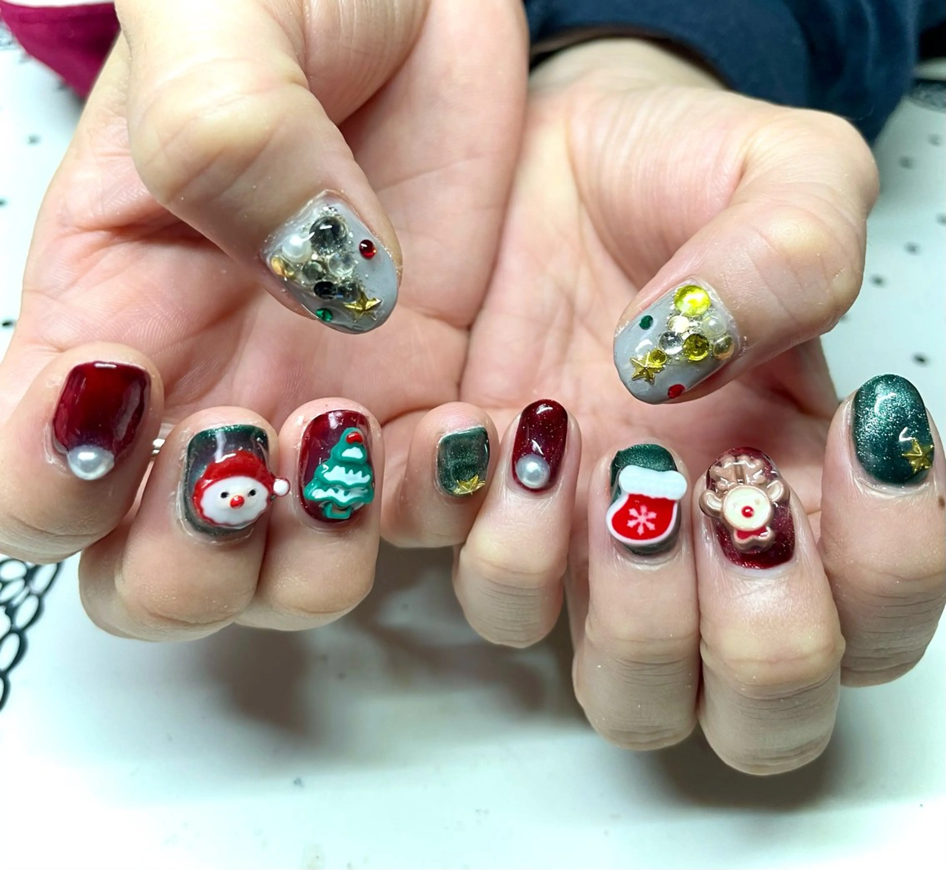 ネイル 冬ネイル クリスマス ハンドネイル nailsalon sugarr所属・nailist cocoのネイルデザイン