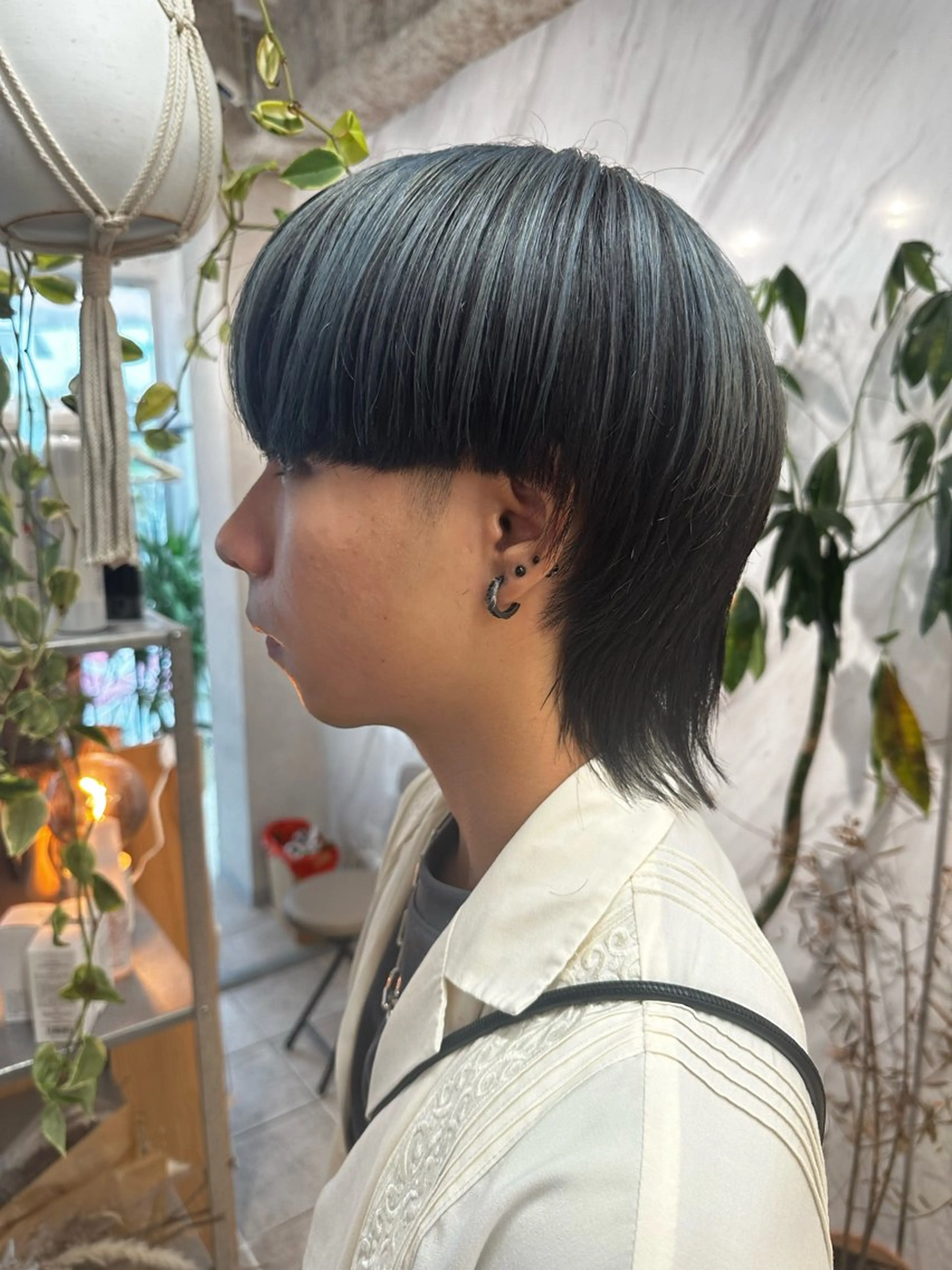 ミディアム カラー メンズ ブルーカラー broocH 清水 駿【デザインカラー】のヘアスタイル