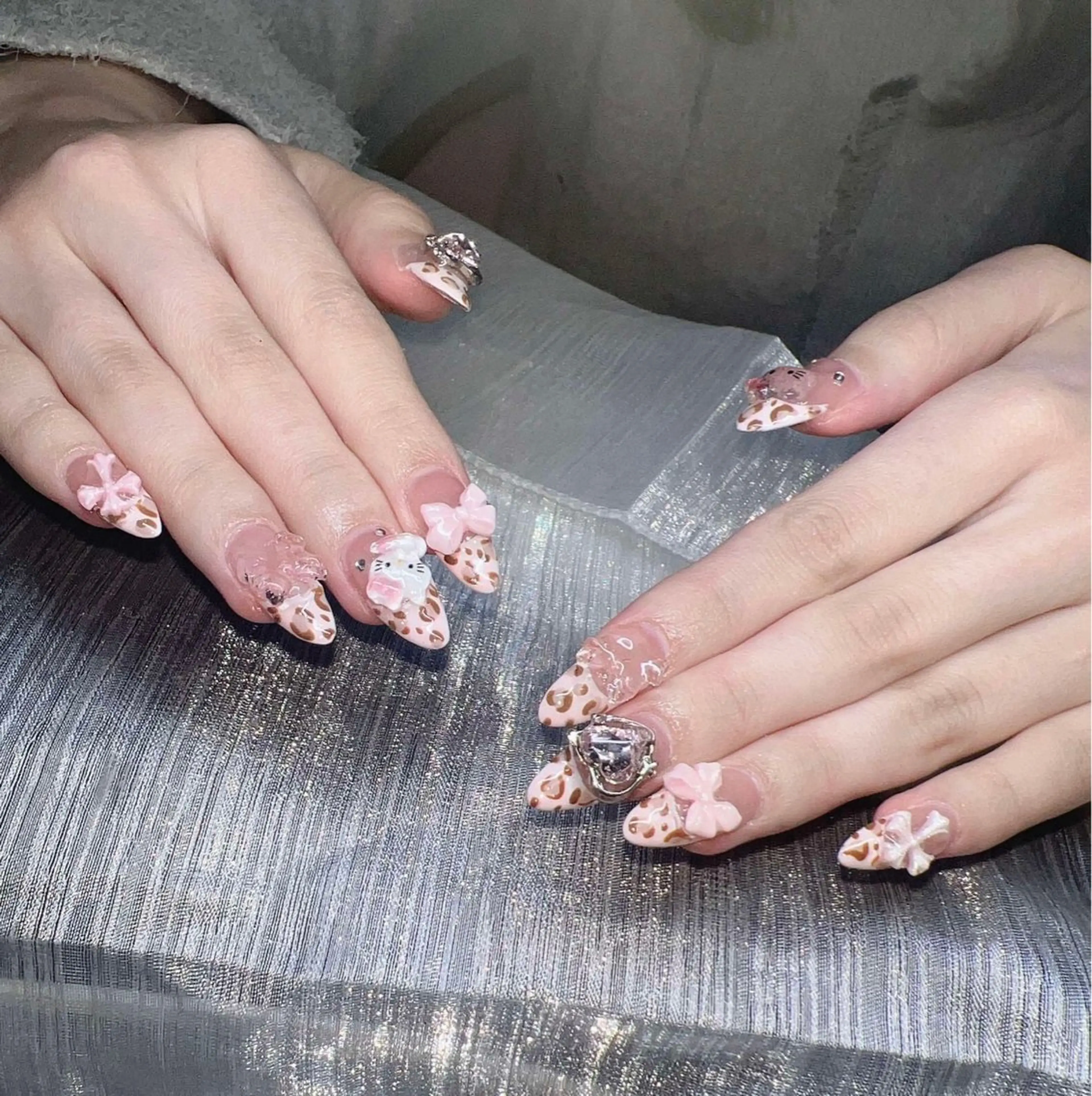 ネイル オーロラネイル チークネイル 長さ出し フットネイル フレンチネイル Lee Nails チップ長さだし専門店のネイルデザイン