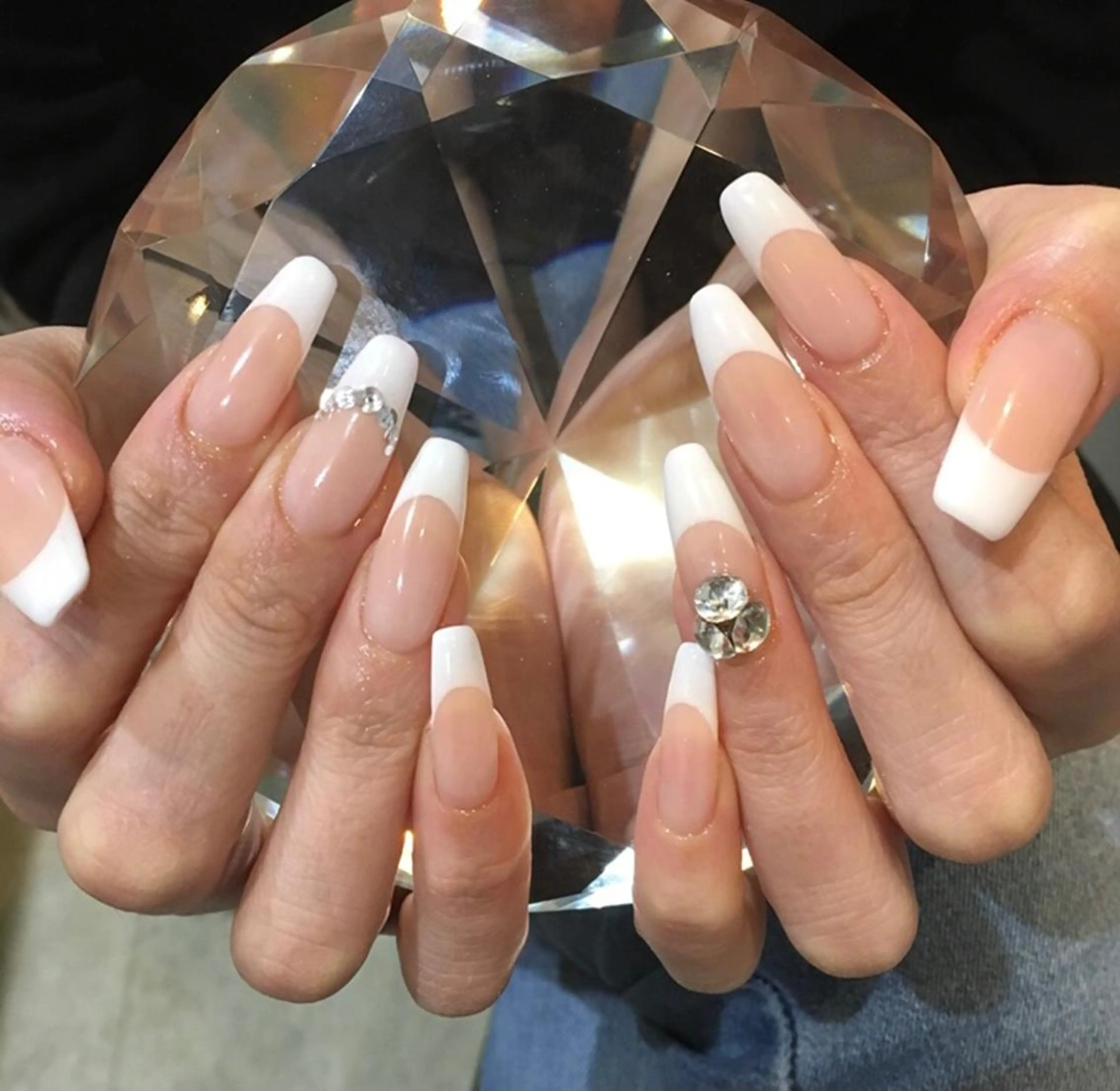 シンプルネイルの定番フレンチ💕オフ込み税込み価格の写真