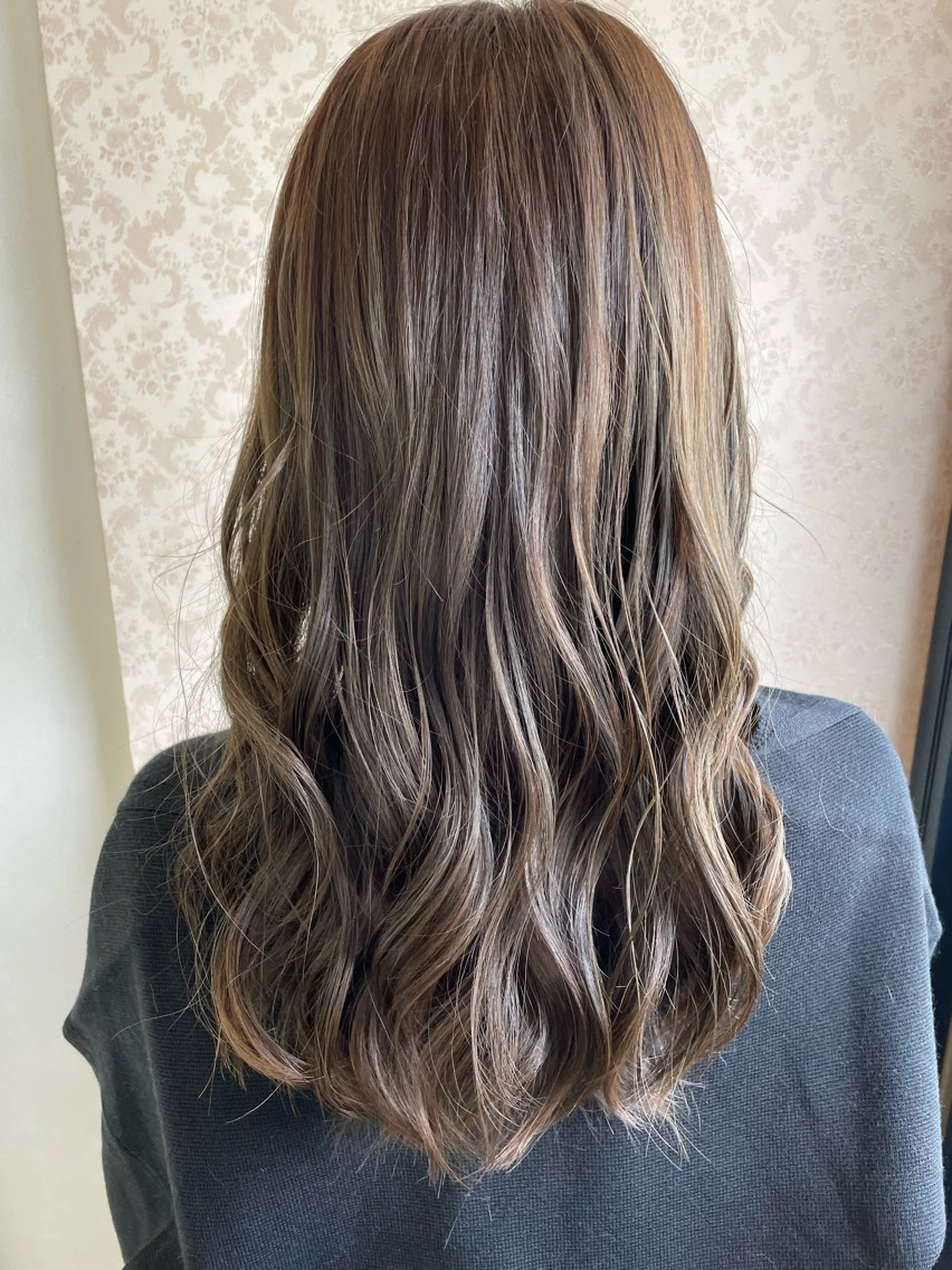 カラー ヒヨシ ルナのヘアスタイル