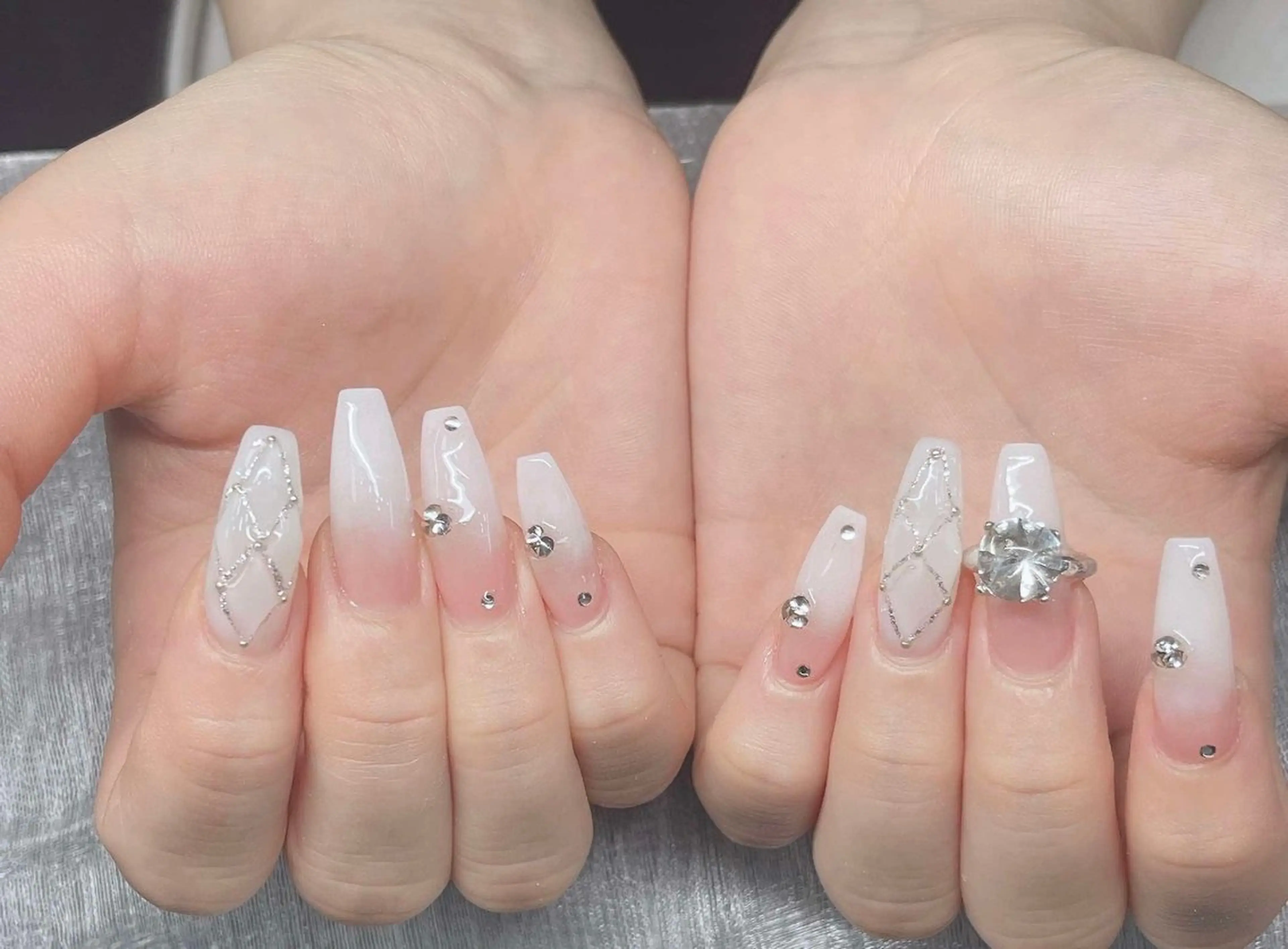 ネイル 長さ出し グラデーション 卒業式 キラキラネイル マグネットネイル ハンドネイル Lee Nailsのネイルデザイン