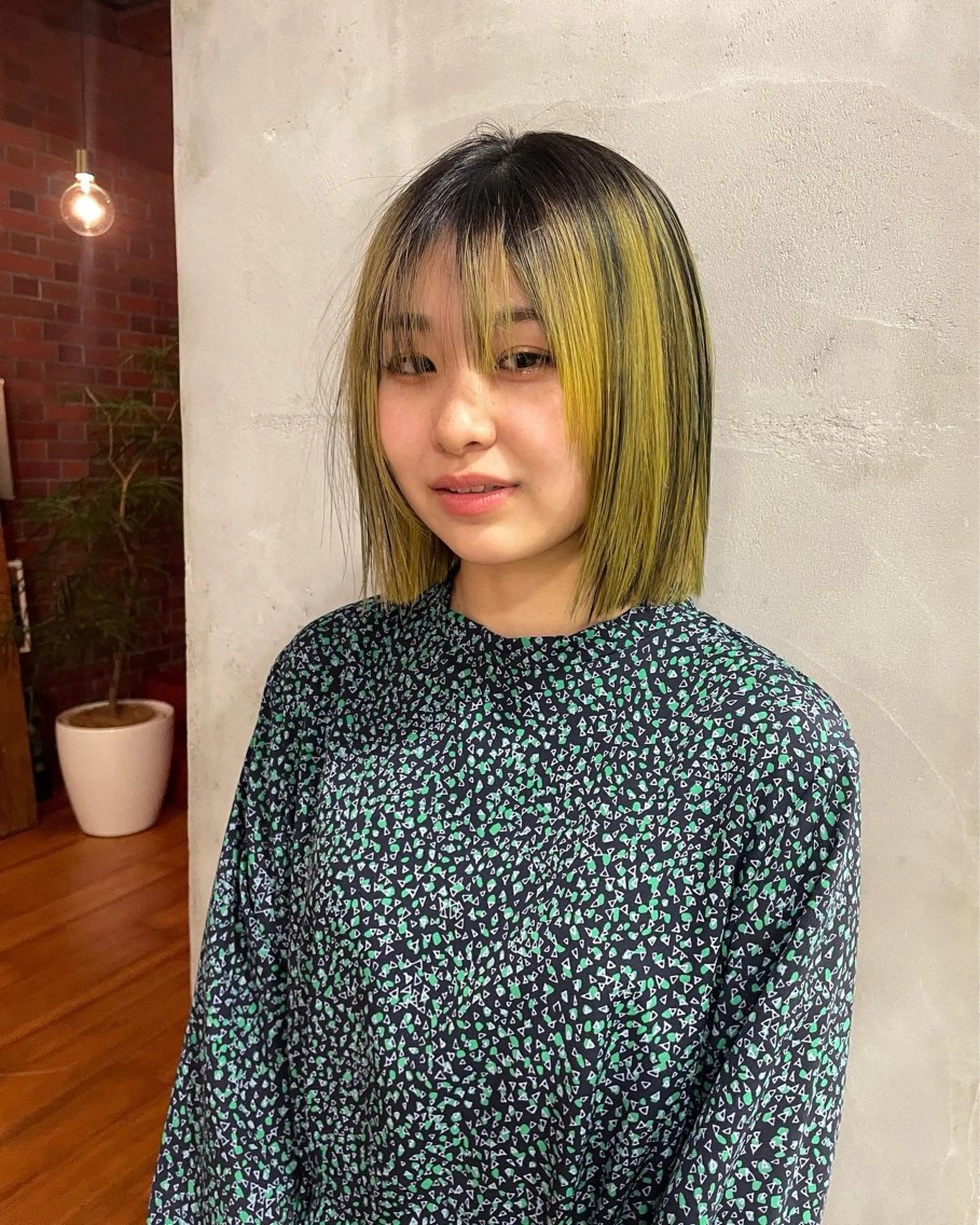 ショート カラー ブリーチ 堀籠 あかりのヘアスタイル