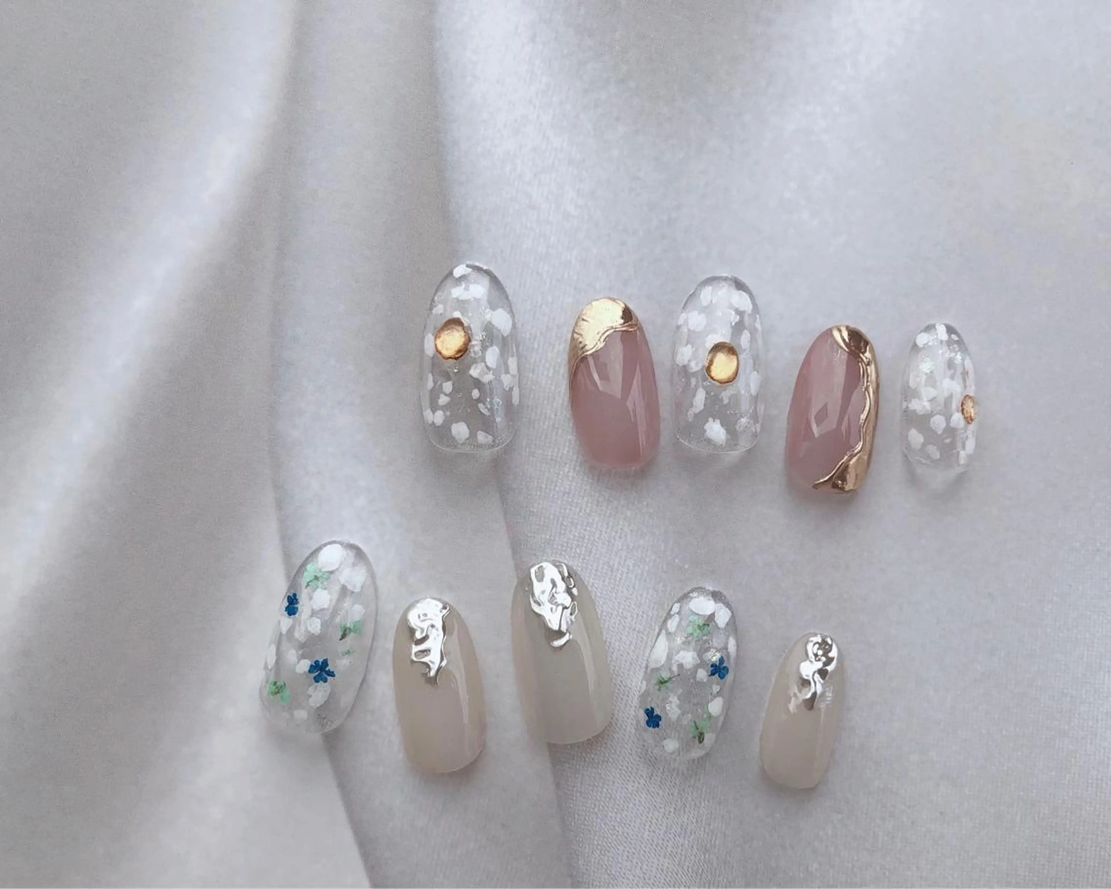 ネイル ホワイト ハンドネイル saki_ nail heronのネイルデザイン