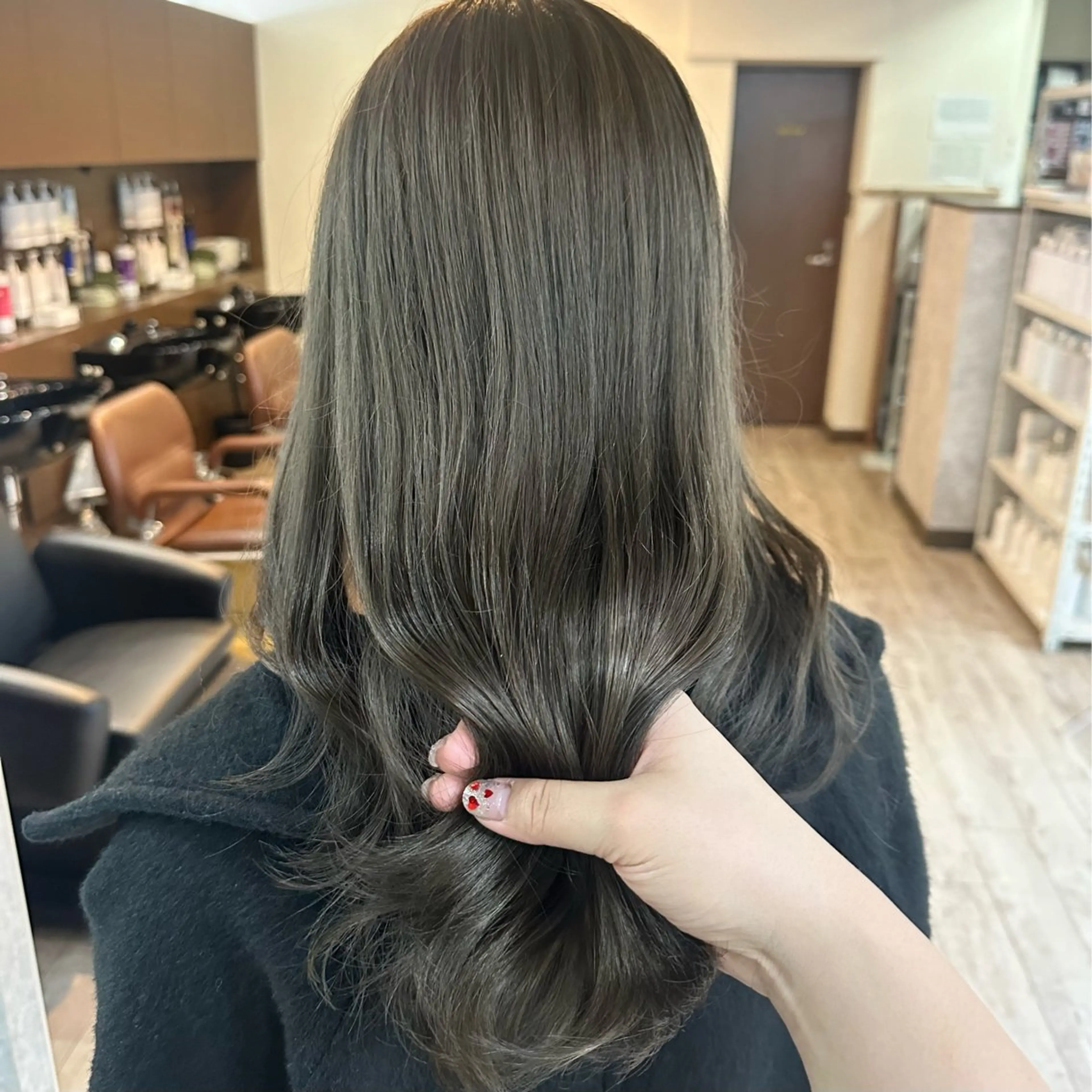 ロング カラー グレージュ オリーブグレージュ オリーブグレー カット ヘアカラー トリートメント レイヤー/高橋 みく /池下/千種のヘアスタイル