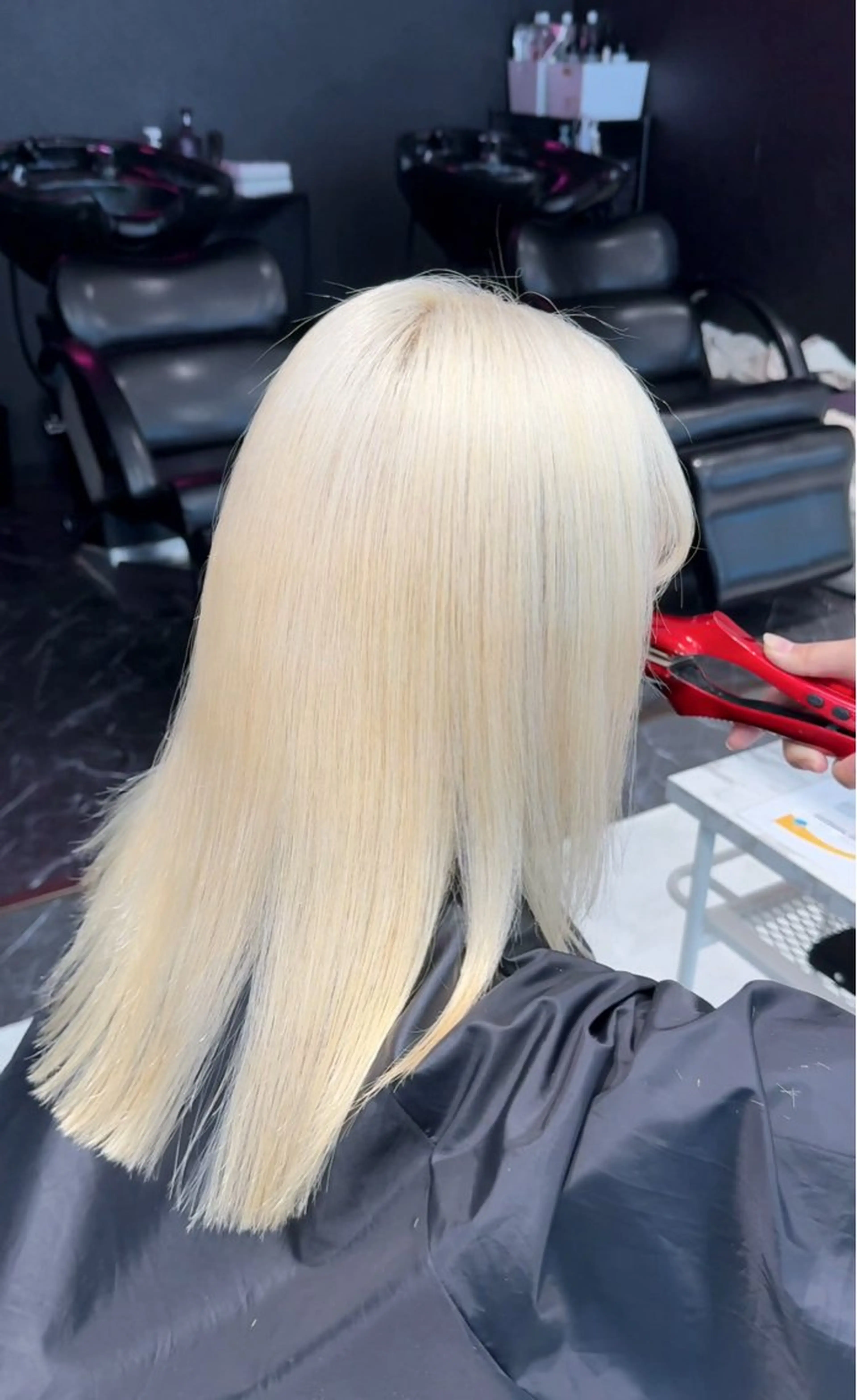 セミロング カラー ベージュカラー ブリーチ ブロンド ピンクカラー ヘアカラー 【🥀履歴修正🥀】 ハイトーン職人/拓真のヘアスタイル