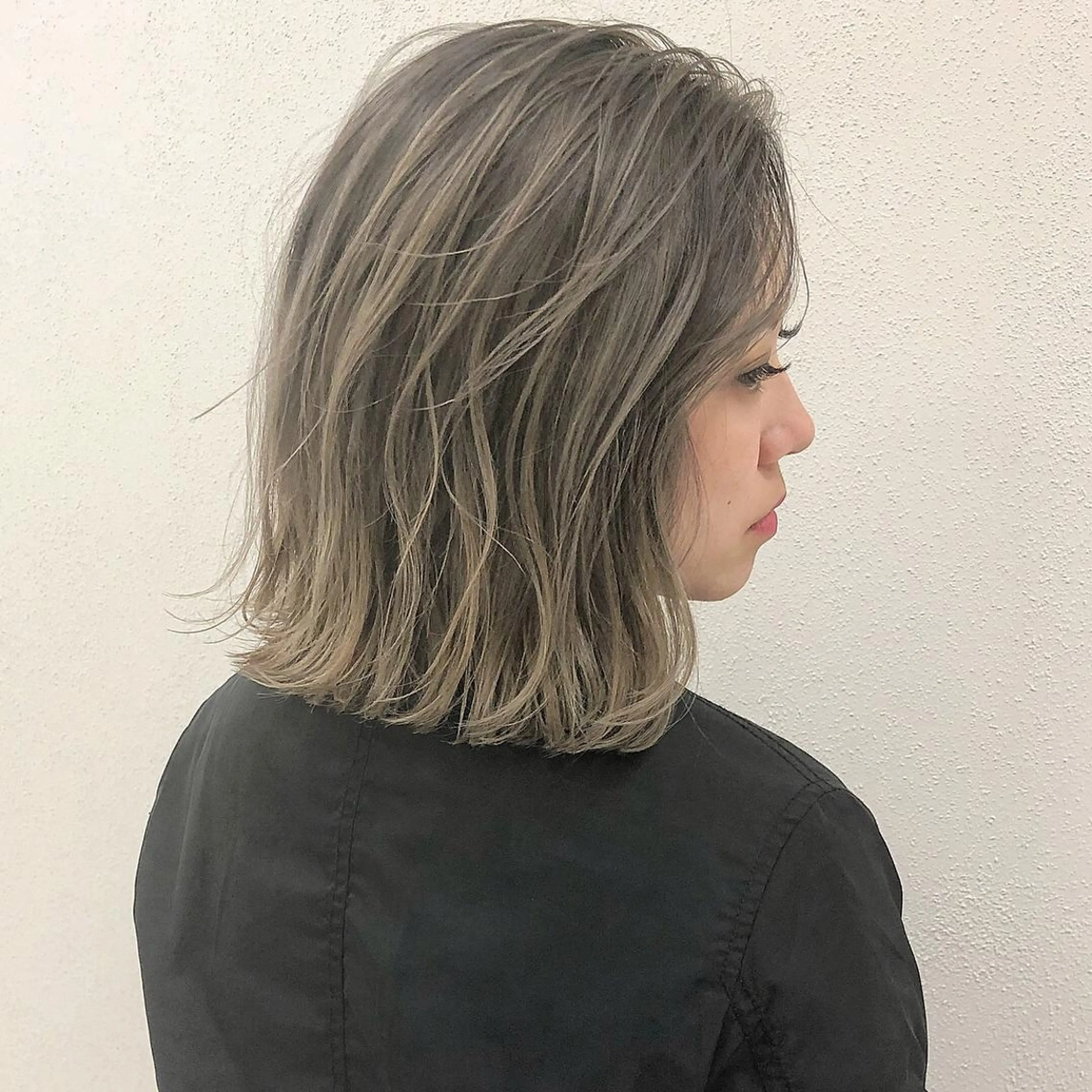 ショート ハイライト 顔まわり／髪質改 善／白髪ぼかし／中山のヘアスタイル