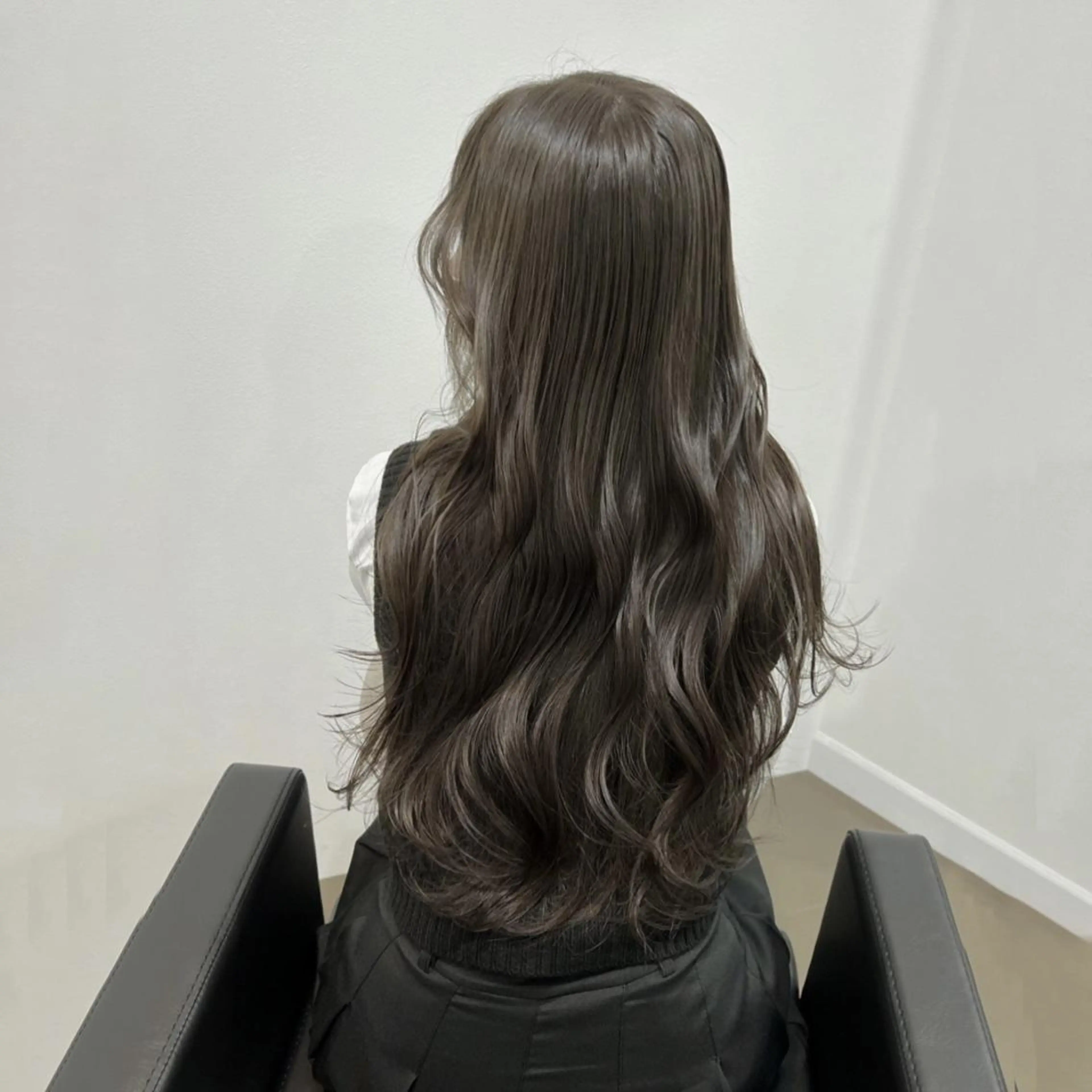 カラー ロング ベージュカラー ブリーチ ブラウンカラー 透明感カラー ダブルカラー ヘアカラー トリートメント ioe 元町のヘアスタイル