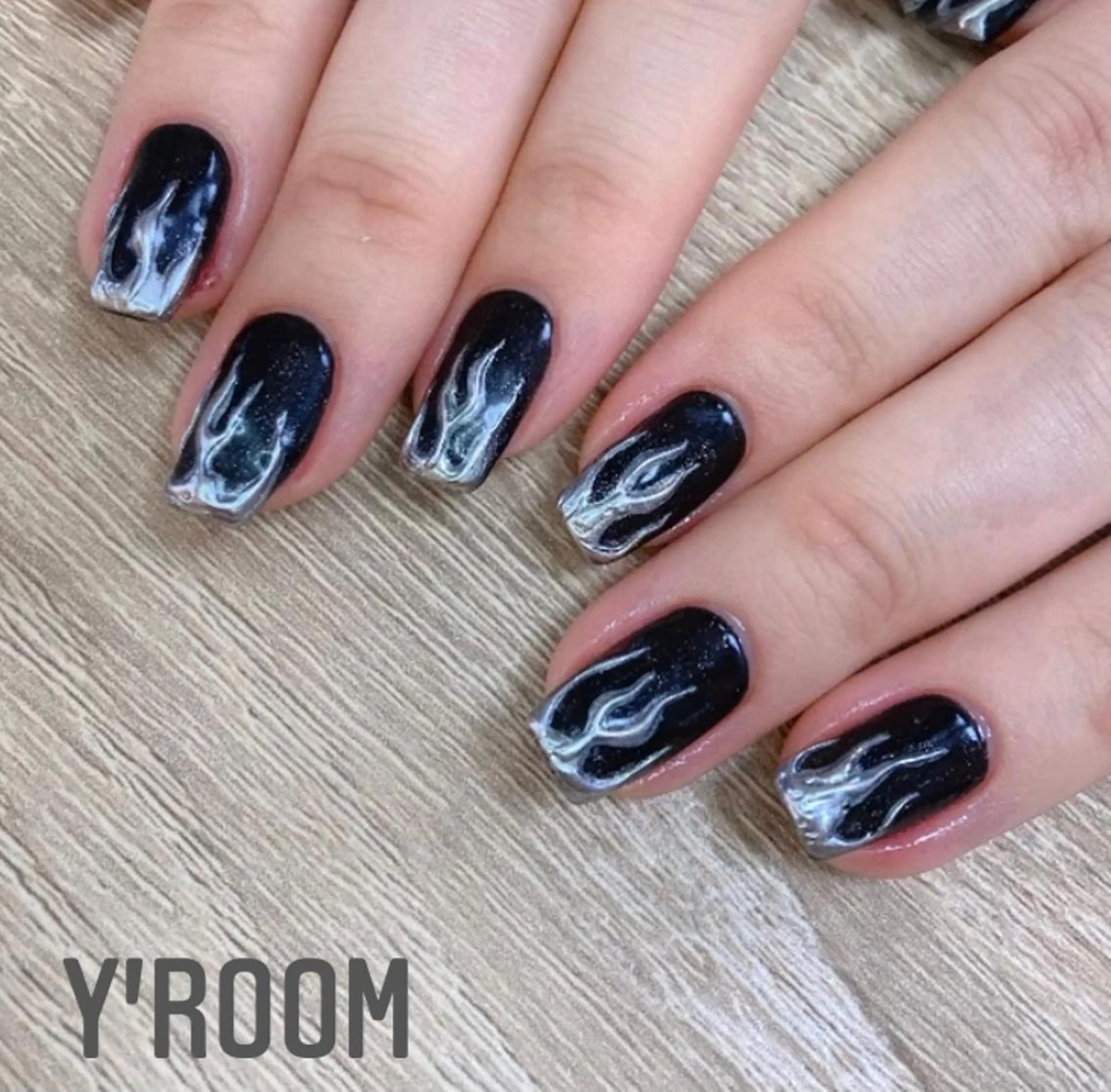 ネイル オーロラネイル フラッシュネイル フットネイル ジェルネイル 氷ネイル・うるうるネイル ハンドネイル YUKA （ネイリスト）のネイルデザイン