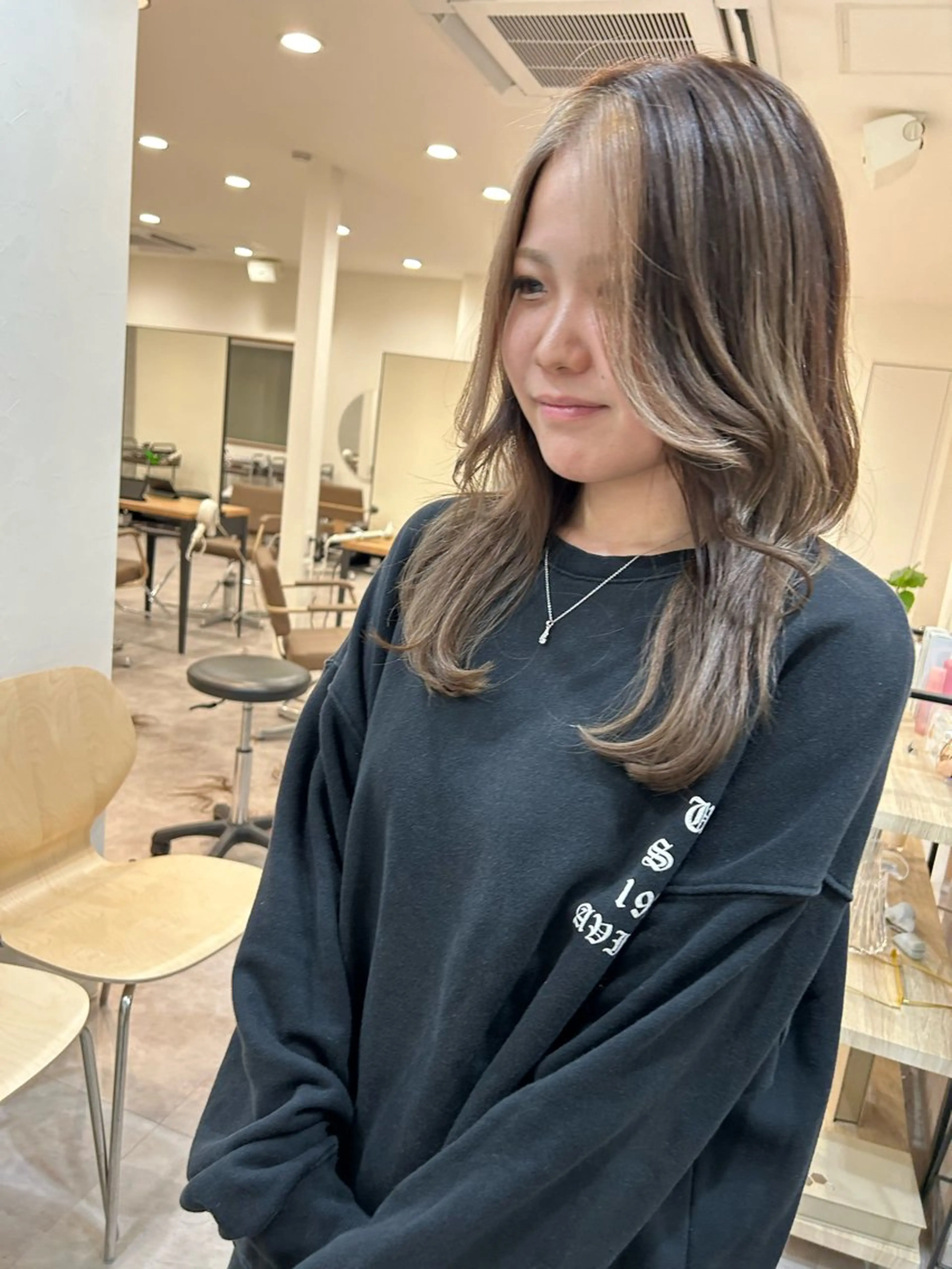 ロング カラー ミストバング  フェイスフレーミング グレージュ ハイライトカラー 顔まわりレイヤー ボブ/ハイトーン 福生Radix 下田のヘアスタイル