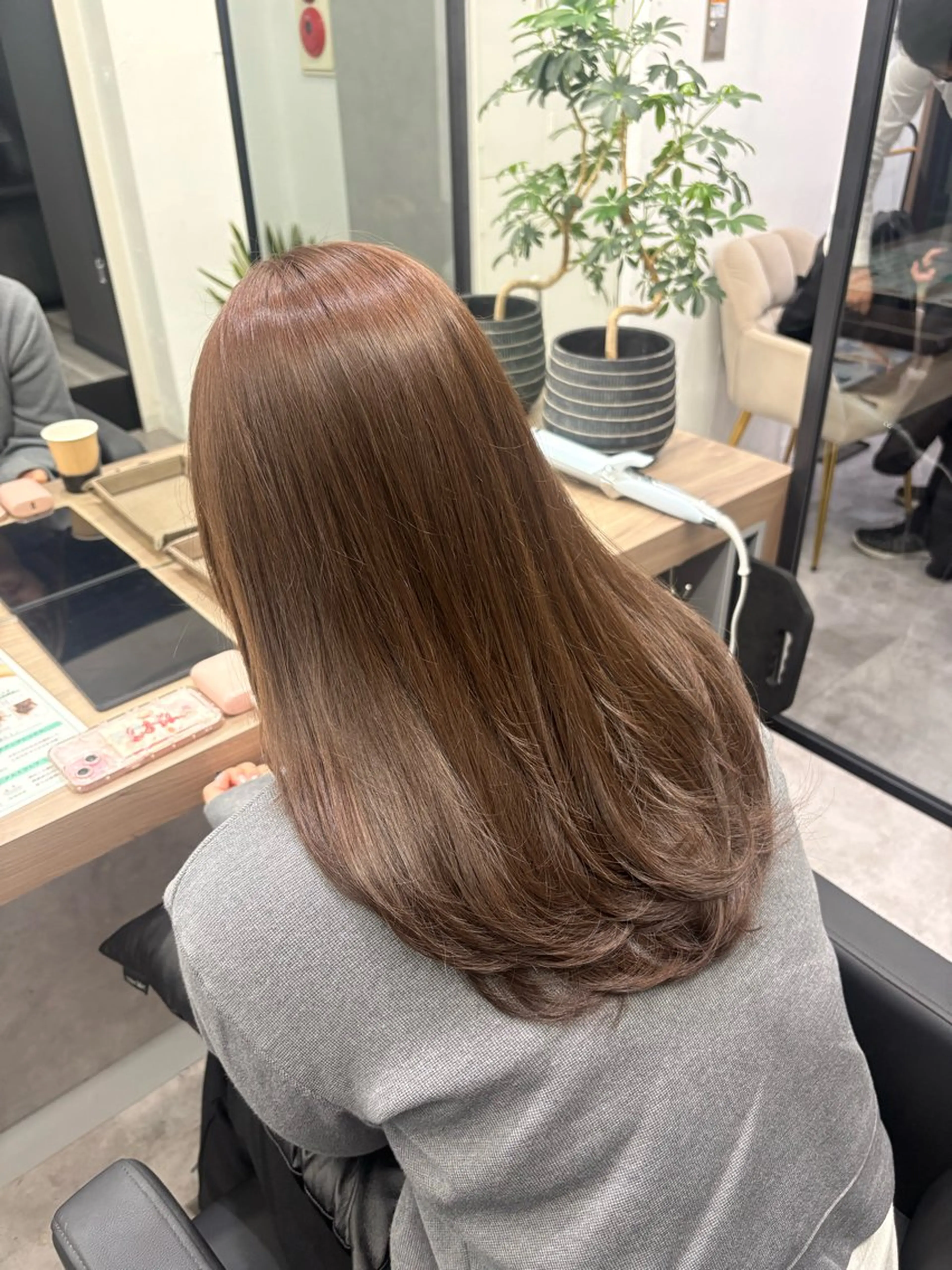 ロング カラー カット ヘアカラー COCO .のヘアスタイル