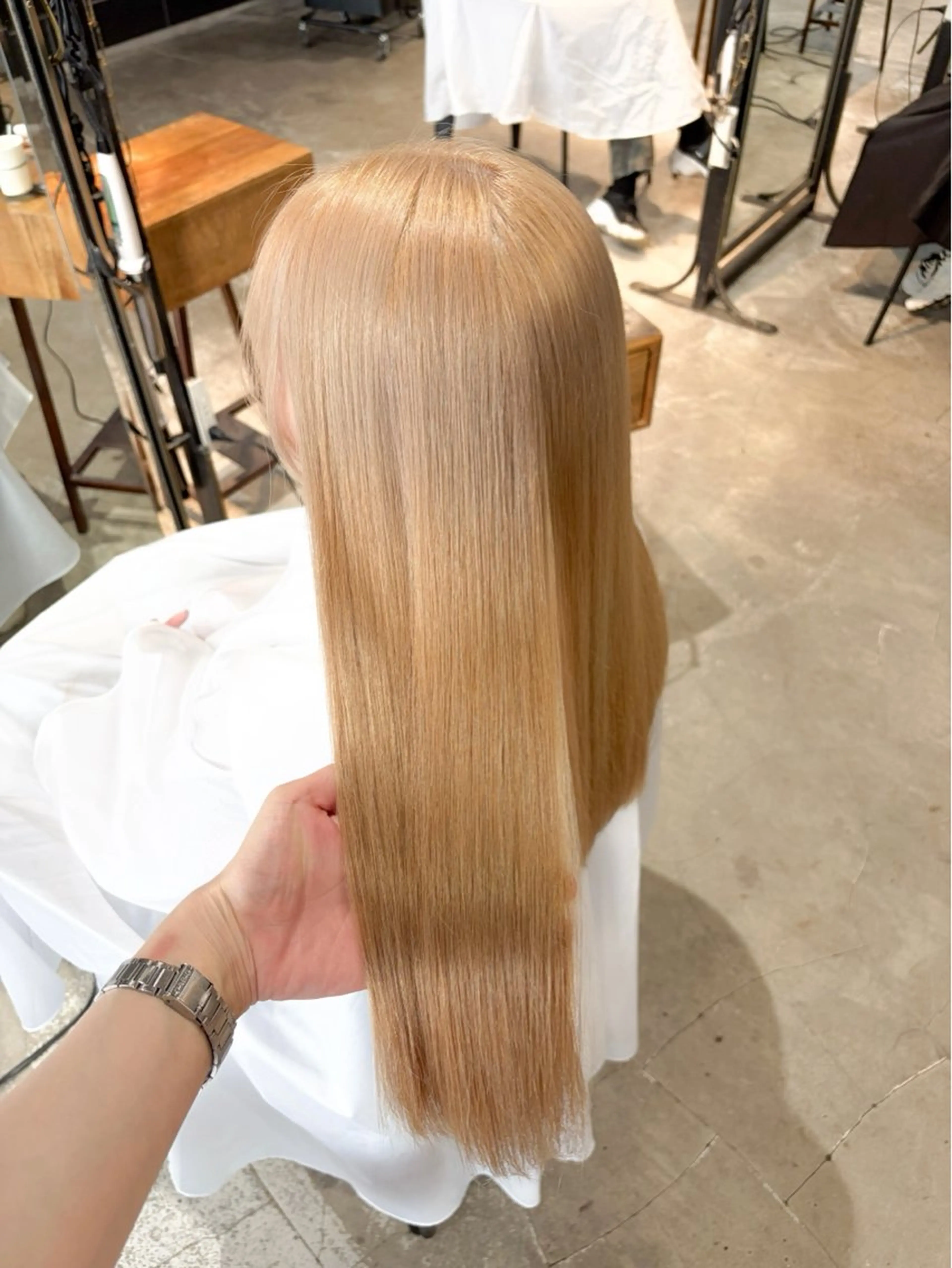 ロング カラー ベージュカラー ブロンド ハイトーンカラー ハイトーンベージュ ミルクティーベージュ ヘアカラー トリートメント ヘアセット 似合わせベージュ 🍯ayumi🍯のヘアスタイル