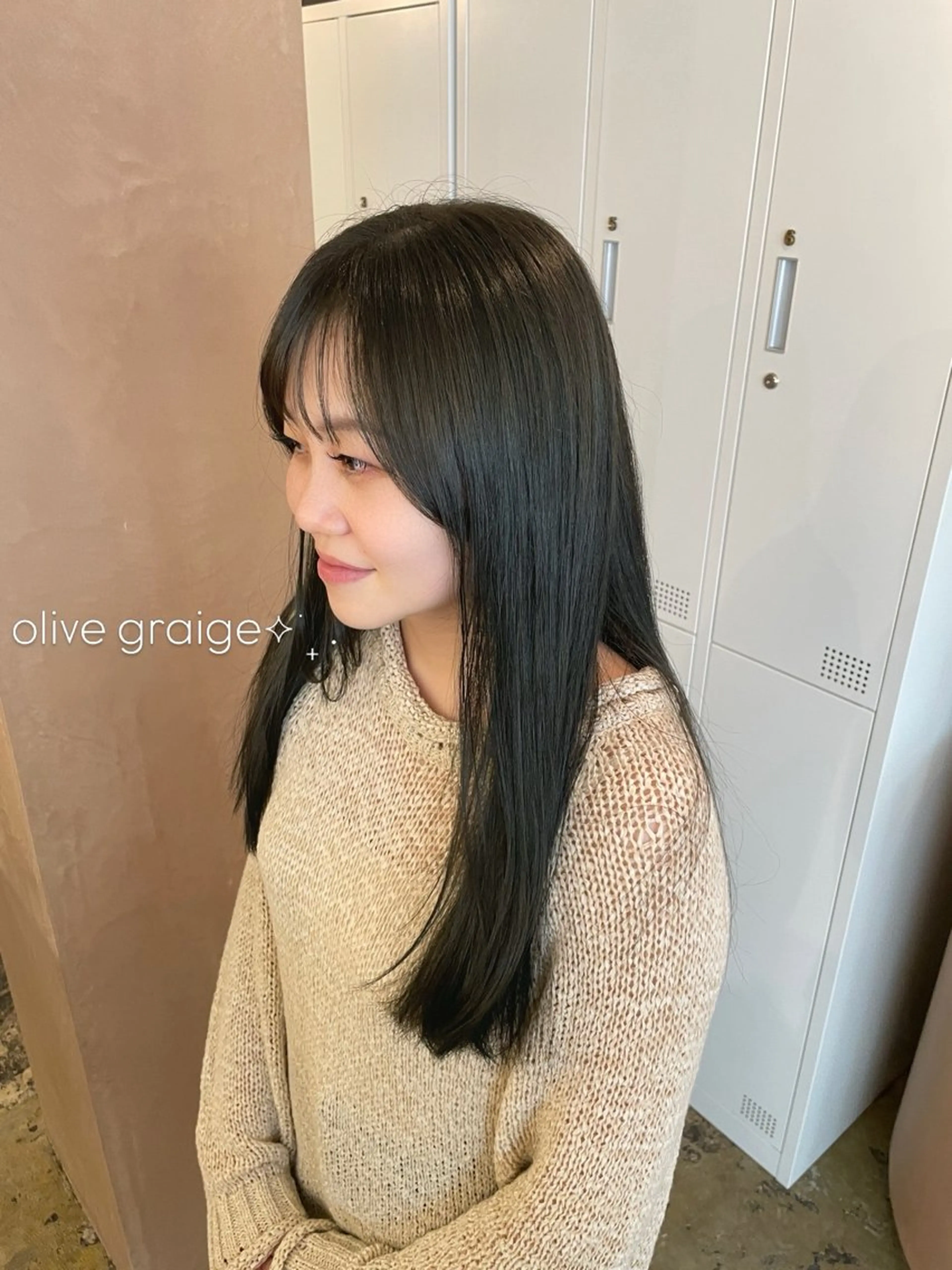 ロング カラー 透明感カラー オリーブカラー 似合わせカット 梅田｜赤み消しオリー ブ/顔まわりレイヤーのヘアスタイル