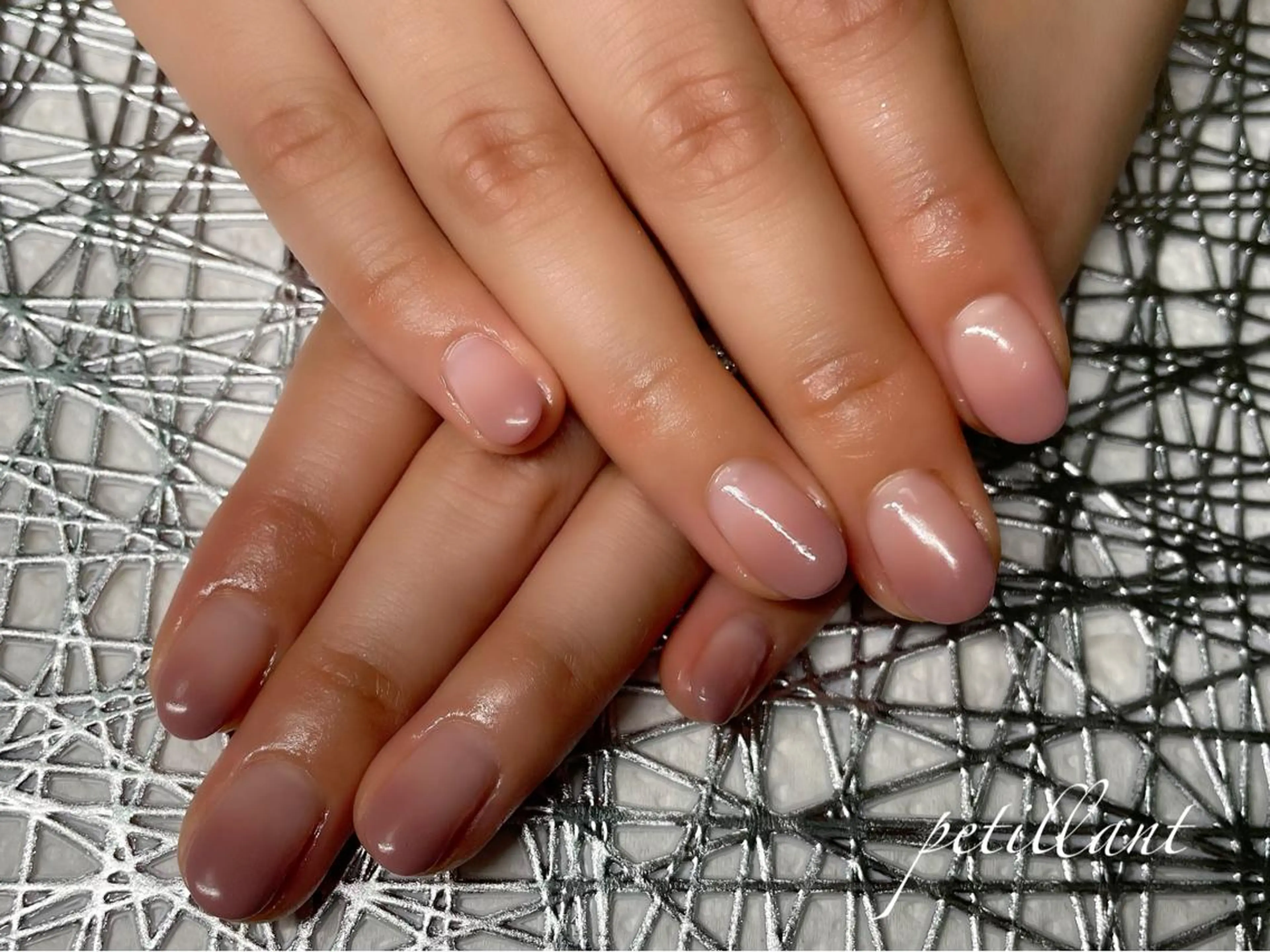 ネイル グラデーション ピンク シンプルネイル 冬ネイル クリスマス petillant所属・nail salon petillantのネイルデザイン